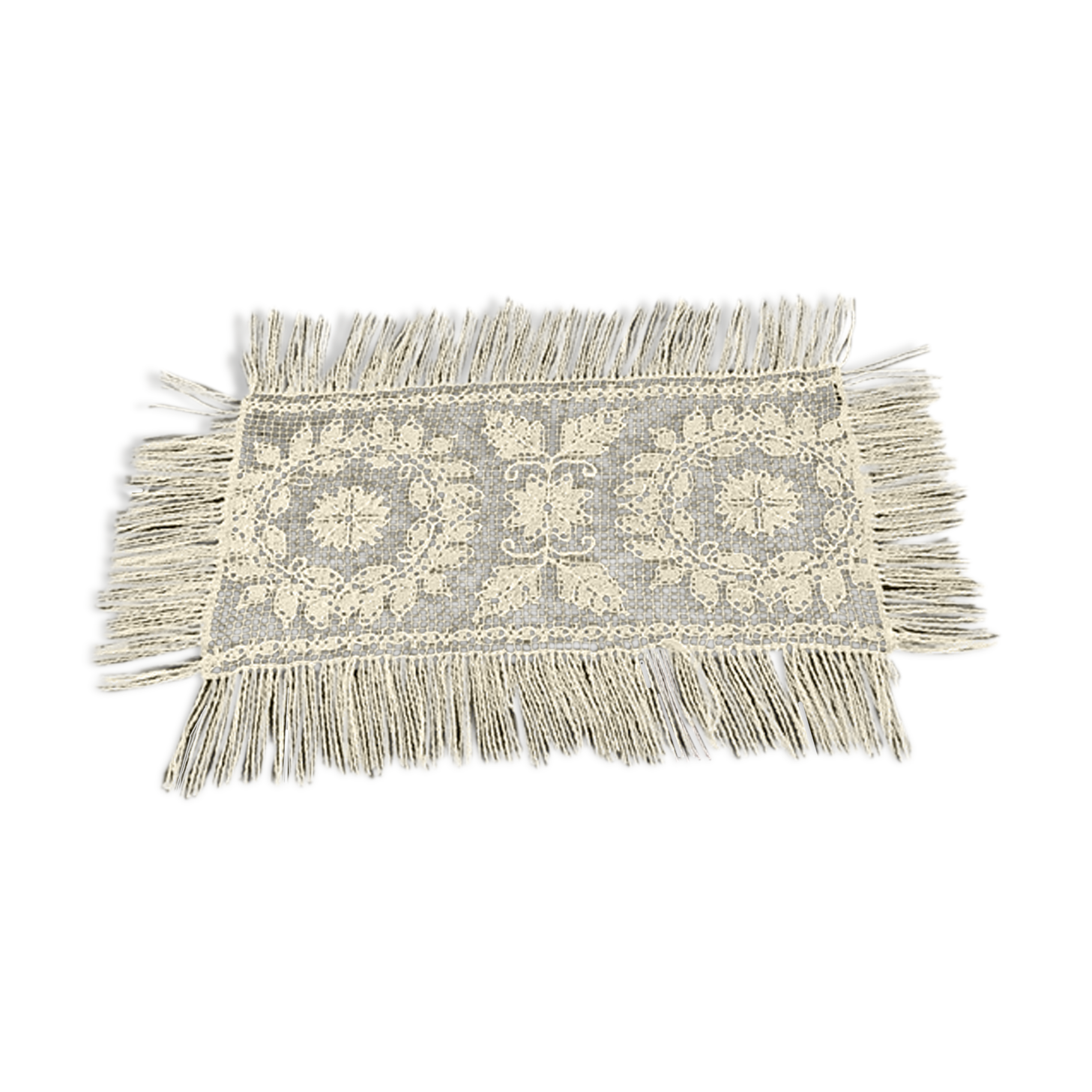 Old napperon in knotted and hand-embroidered fillet