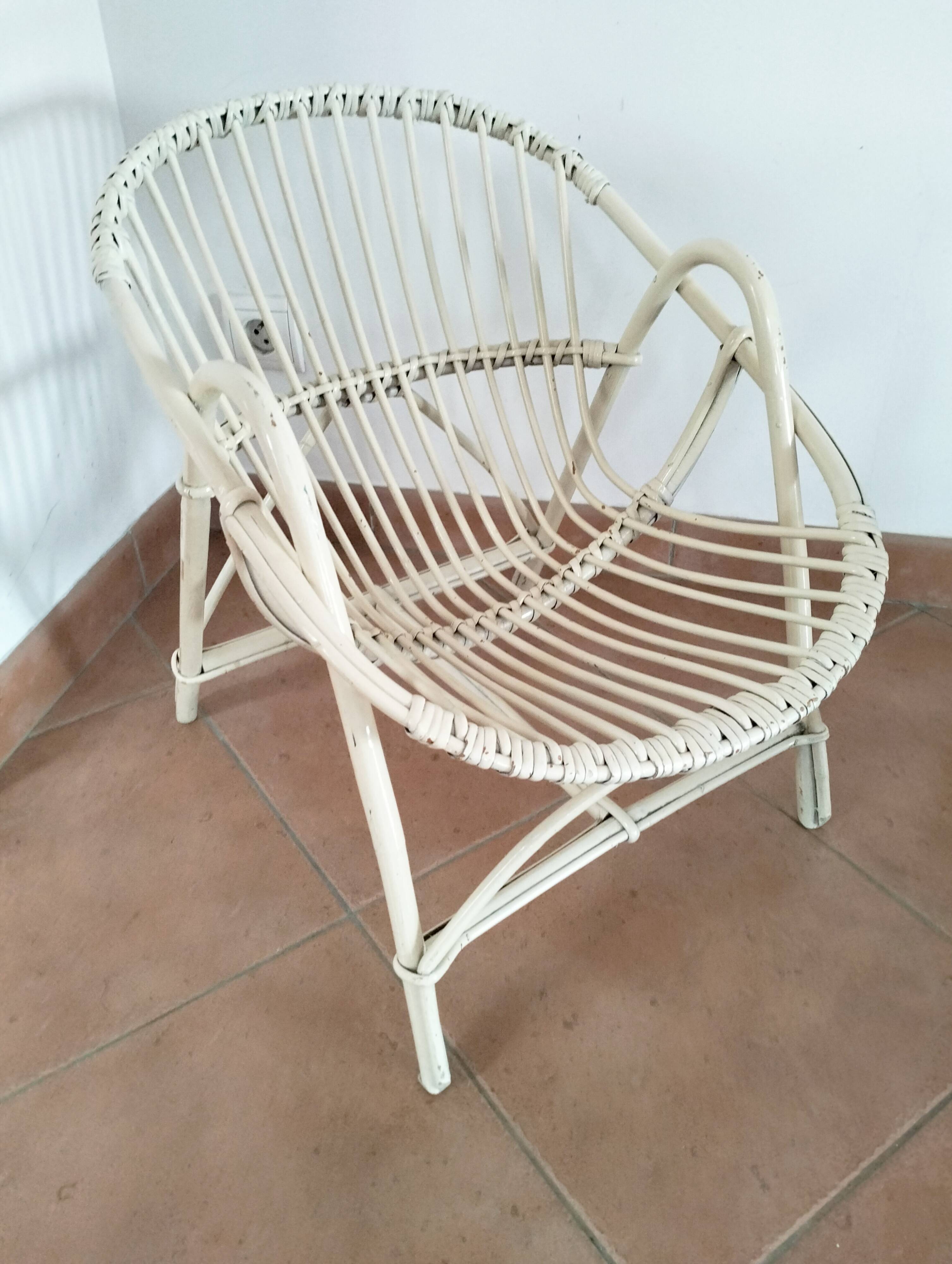 Fauteuil coquille en rotin blanc
