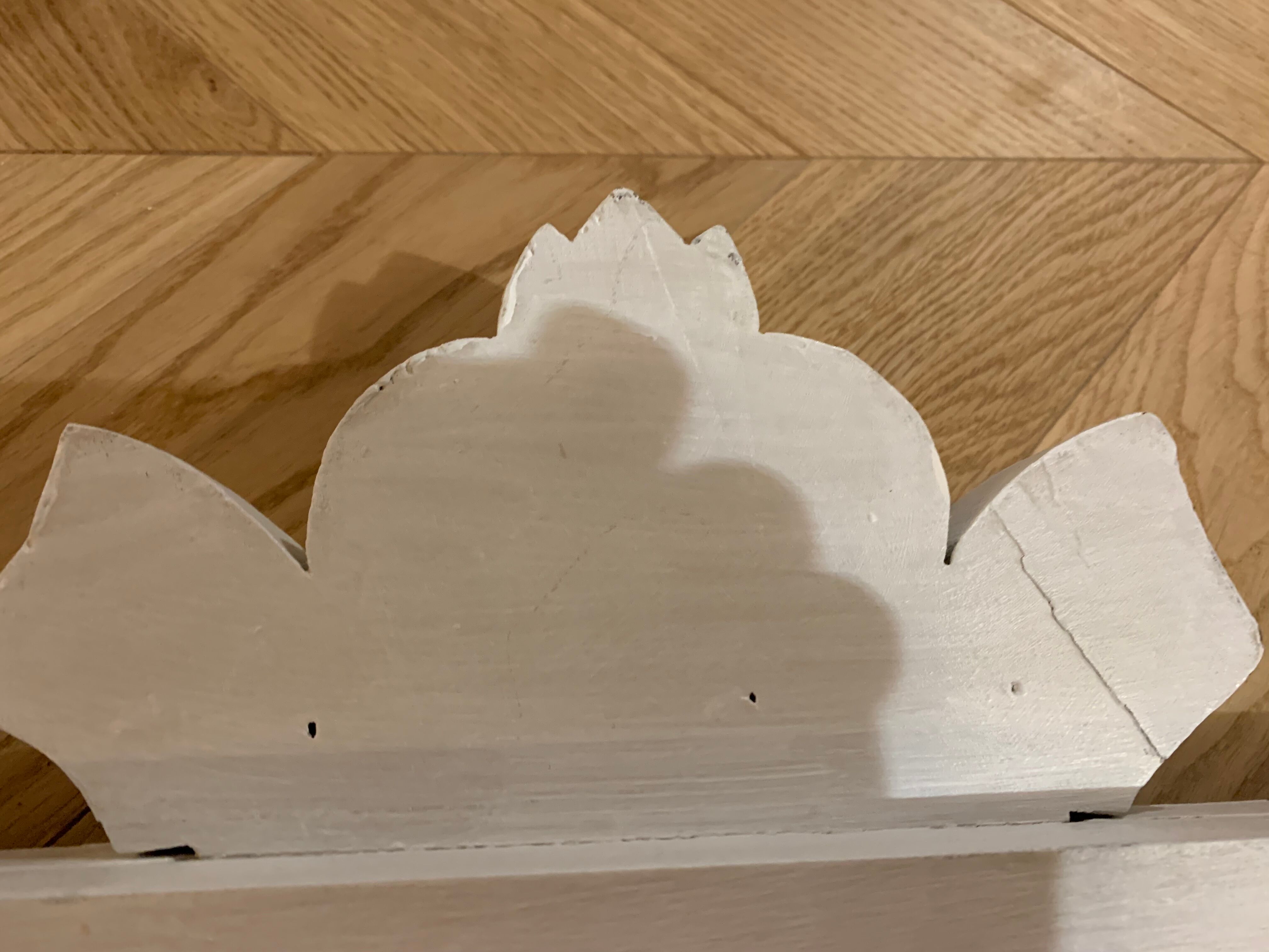 Old carved white patinated pediment - 115cm