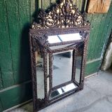 Miroir en laiton repousse a parcloses style louis xvi