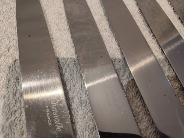 5 couteaux de table métal argenté orfèvre Christofle modèle Triade