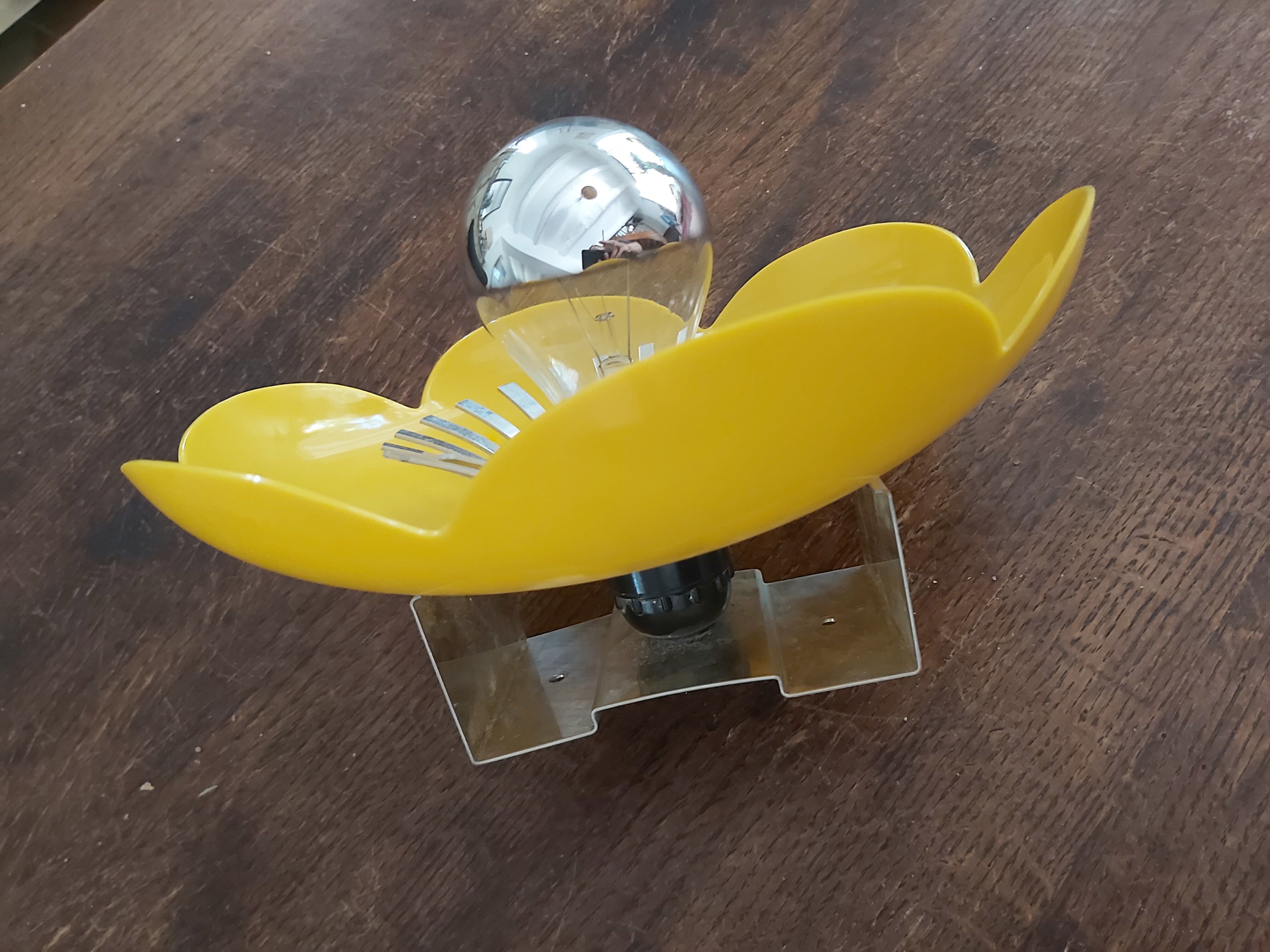 Wall light 70s flower