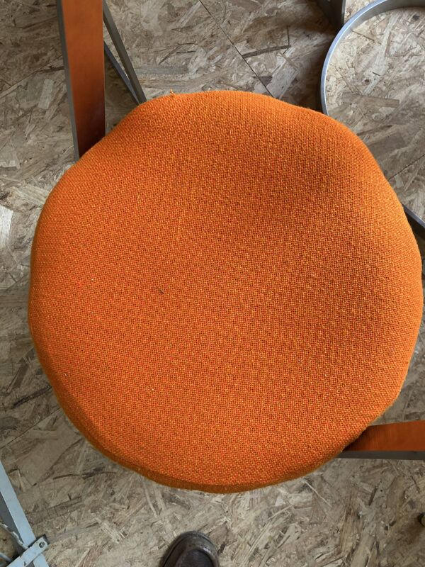 Quatre fauteuils inox des années 70