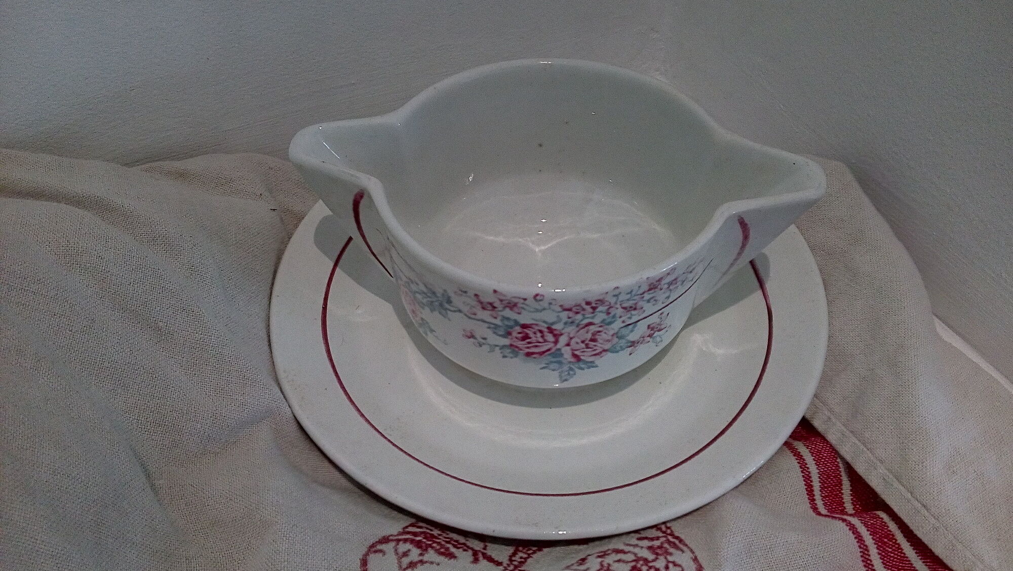 Saucière en faïence de St-Amand