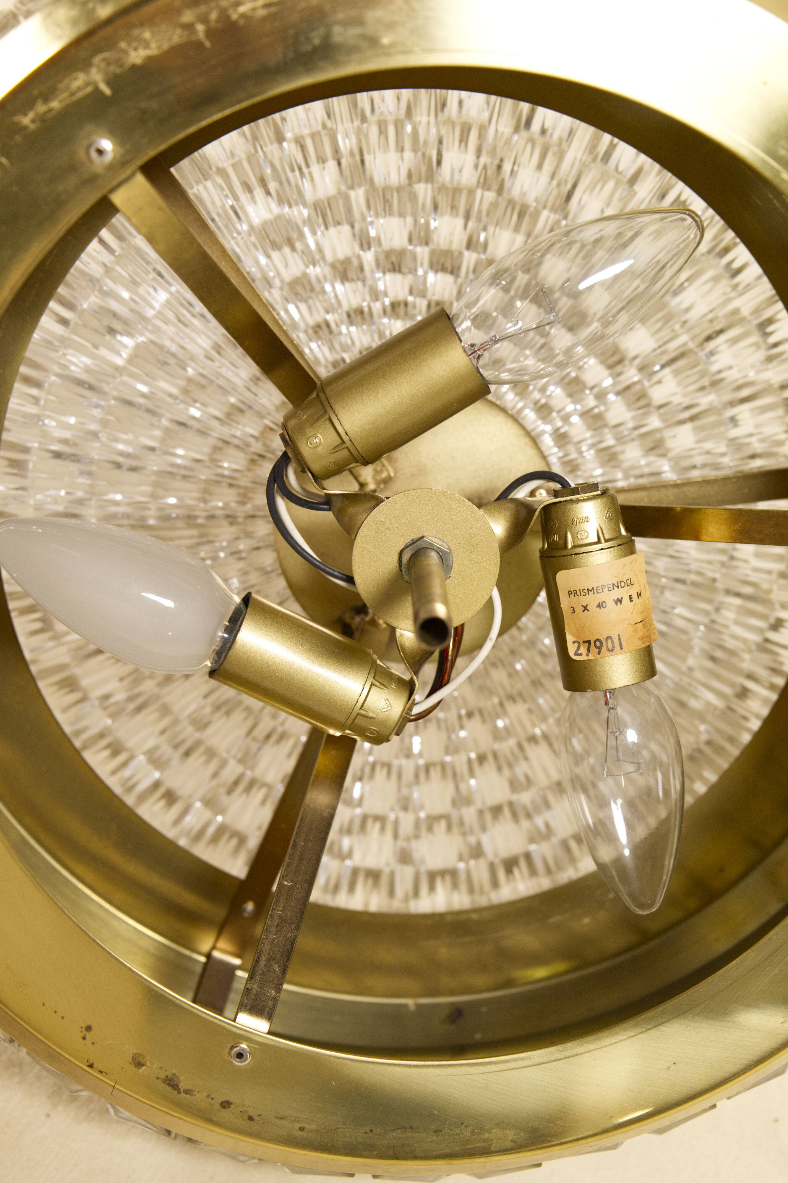 Vitrika 'Prizmpendel' brass and pressed glass pendant lamp