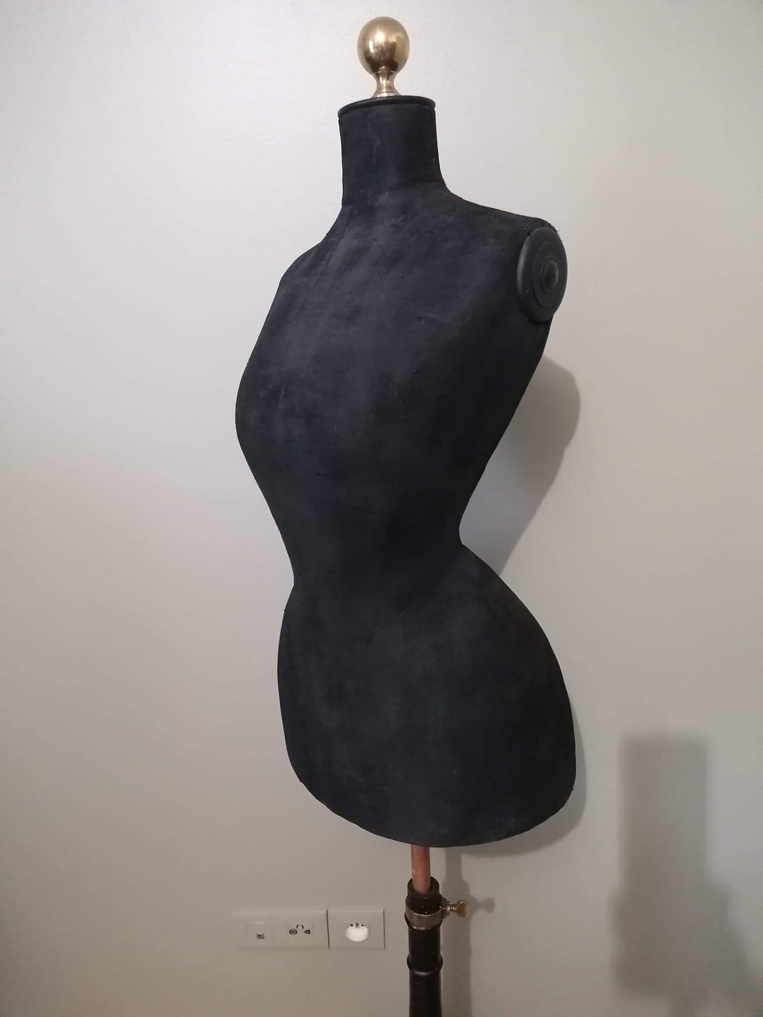 Old bust of seamstress called "wasp size"