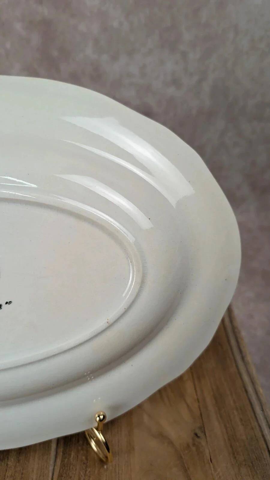 Oval plate L’amandinoise, model Auvergne