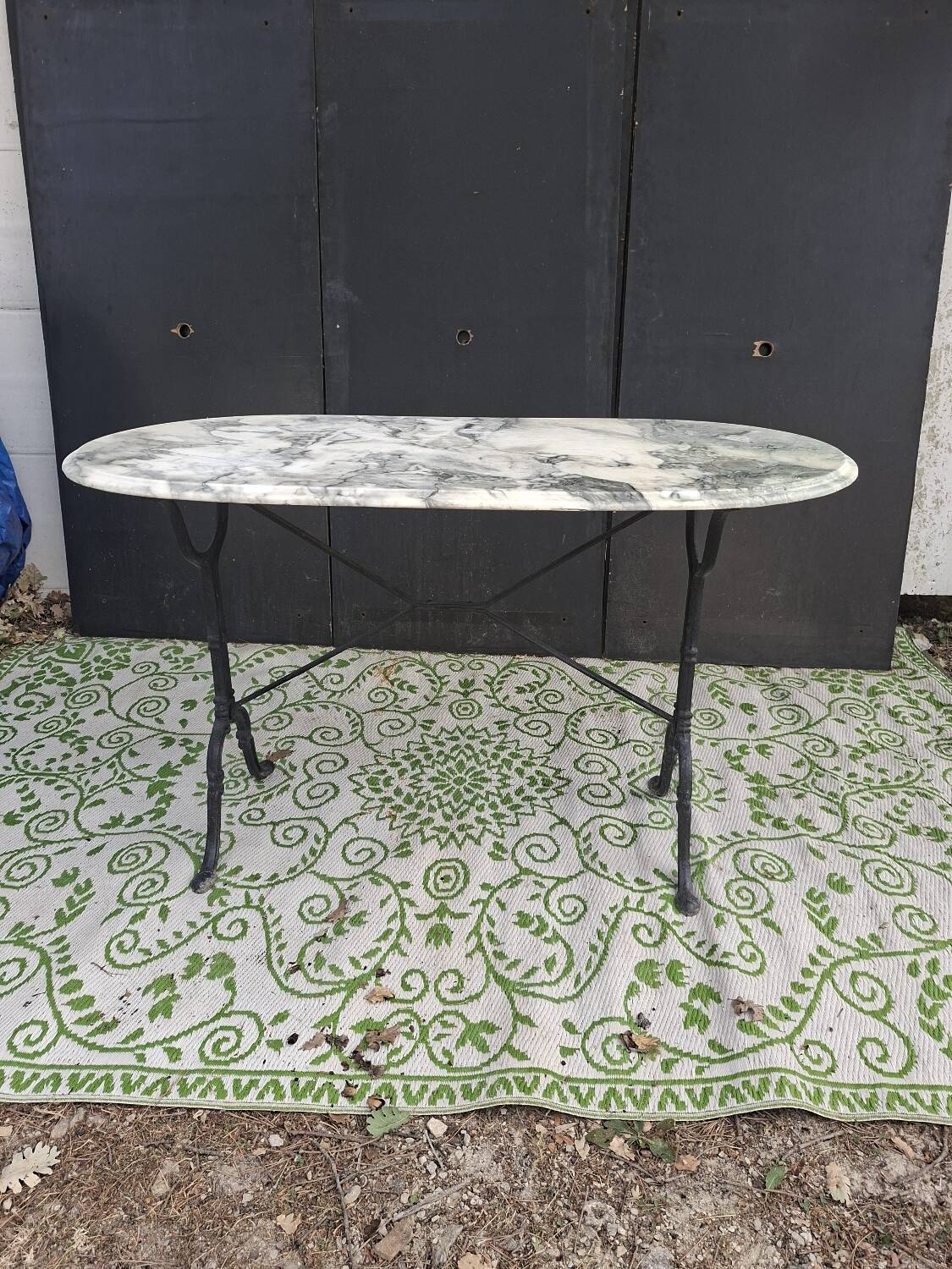 Oval bistro table