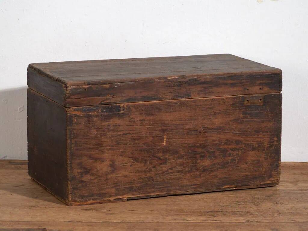 Antique box with hand-painted floral patterns (c.1900) #27