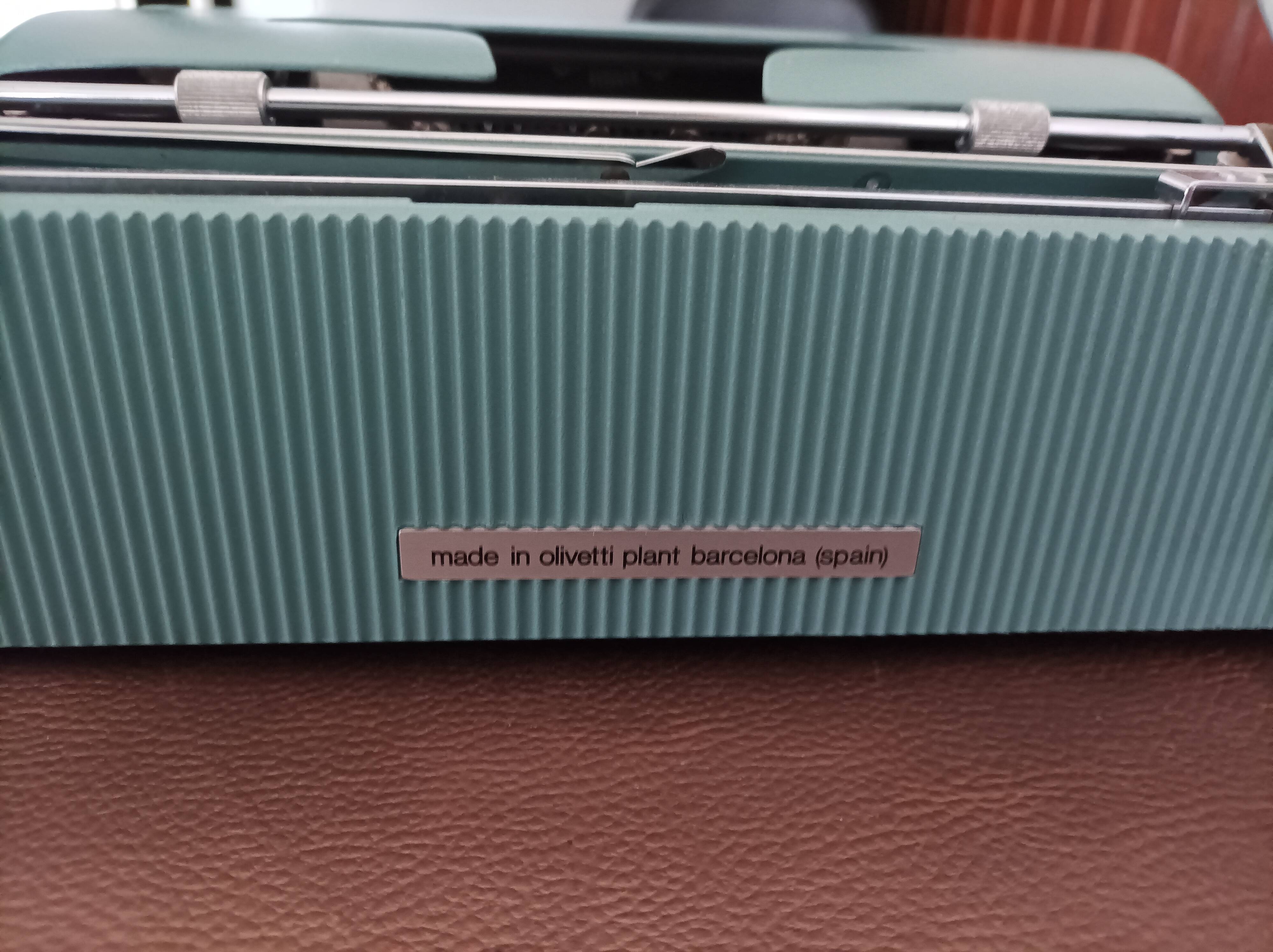 Olivetti Lettera 32 typewriter