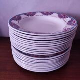 Art Deco earthenware plates: 10 flat and 11 soup plates