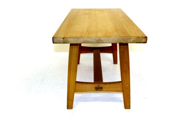 table basse brutaliste