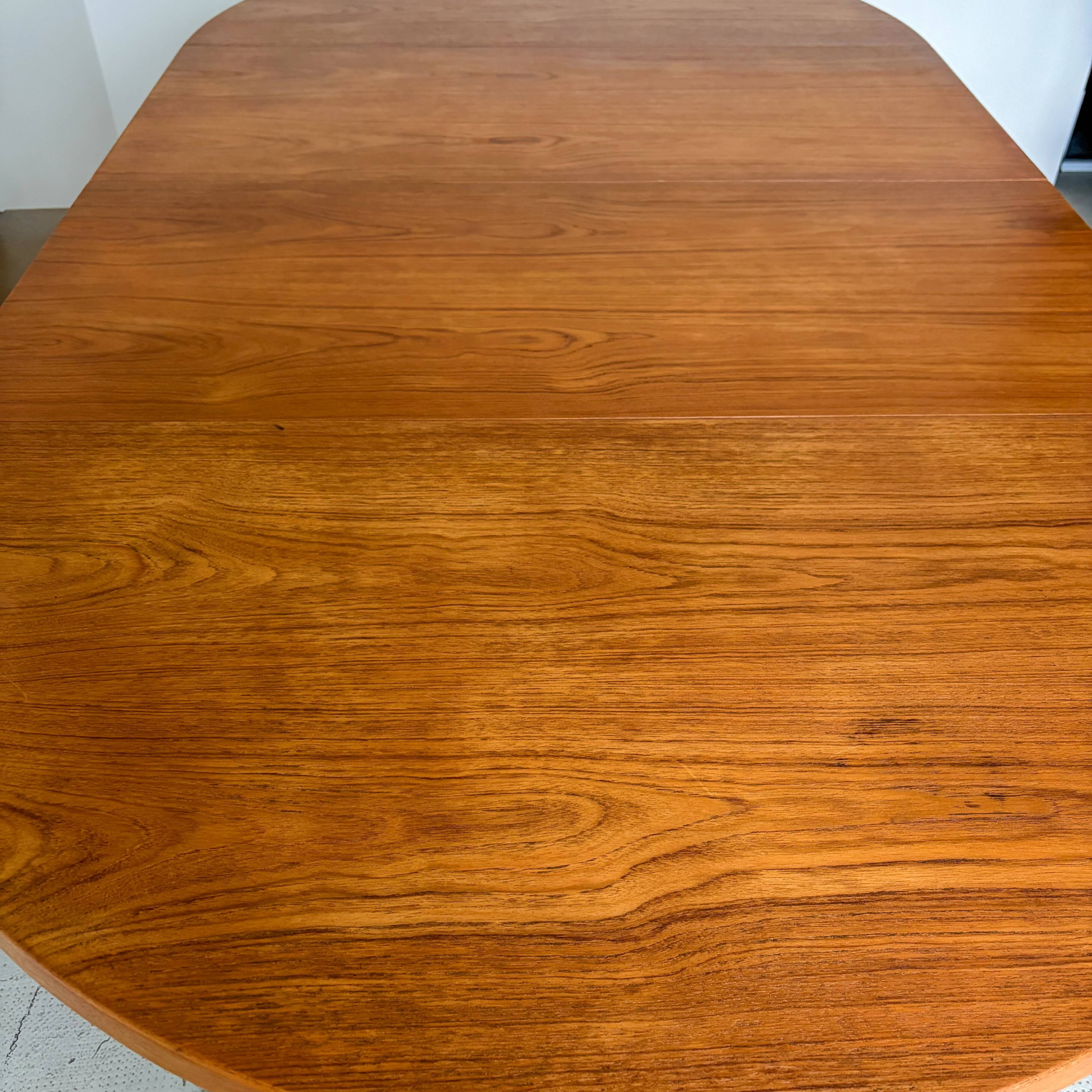 Table à manger ronde en teck Silkeborg avec rallonges