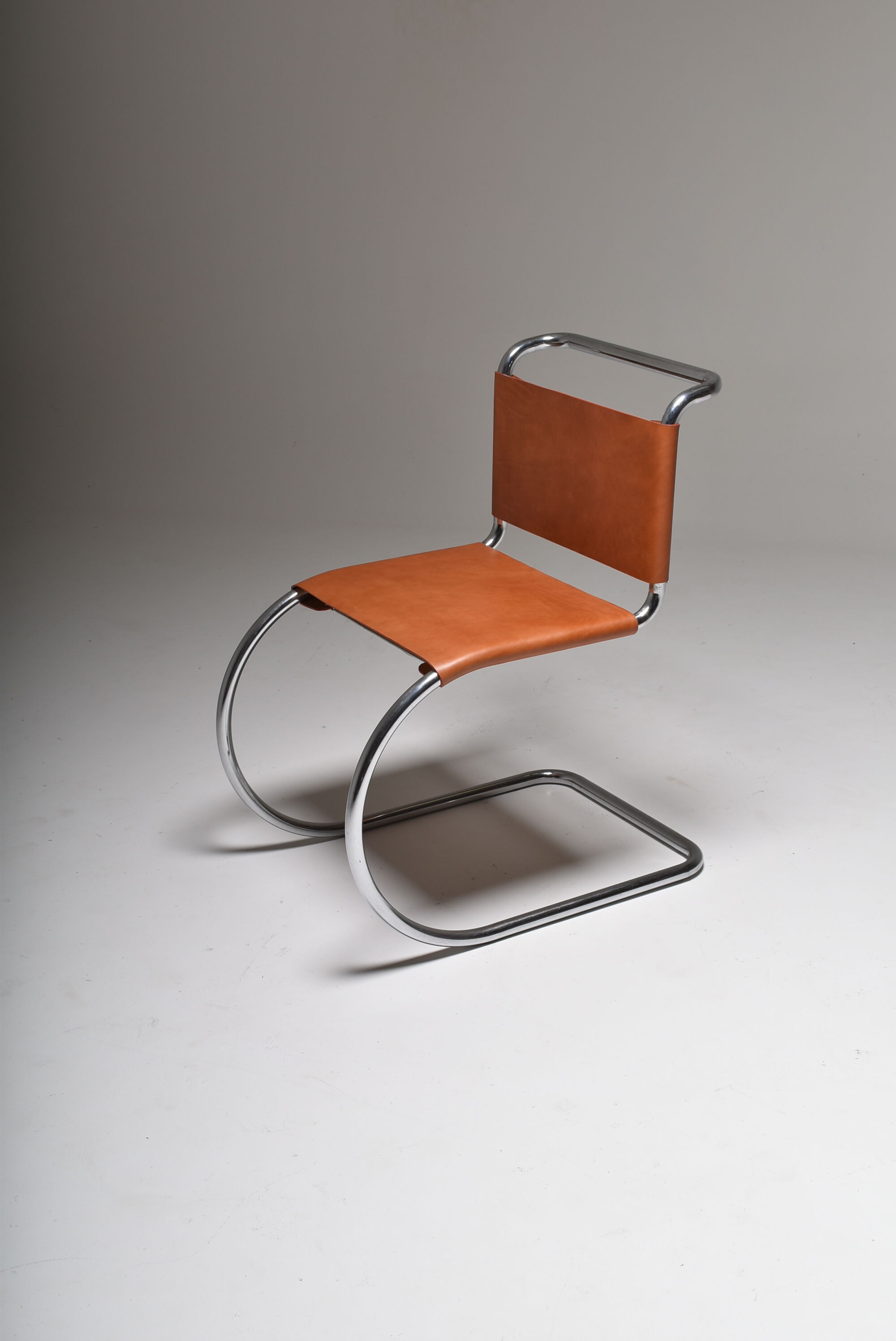 Mr10 chair series by ludwig mies van der rohe, italie 1980