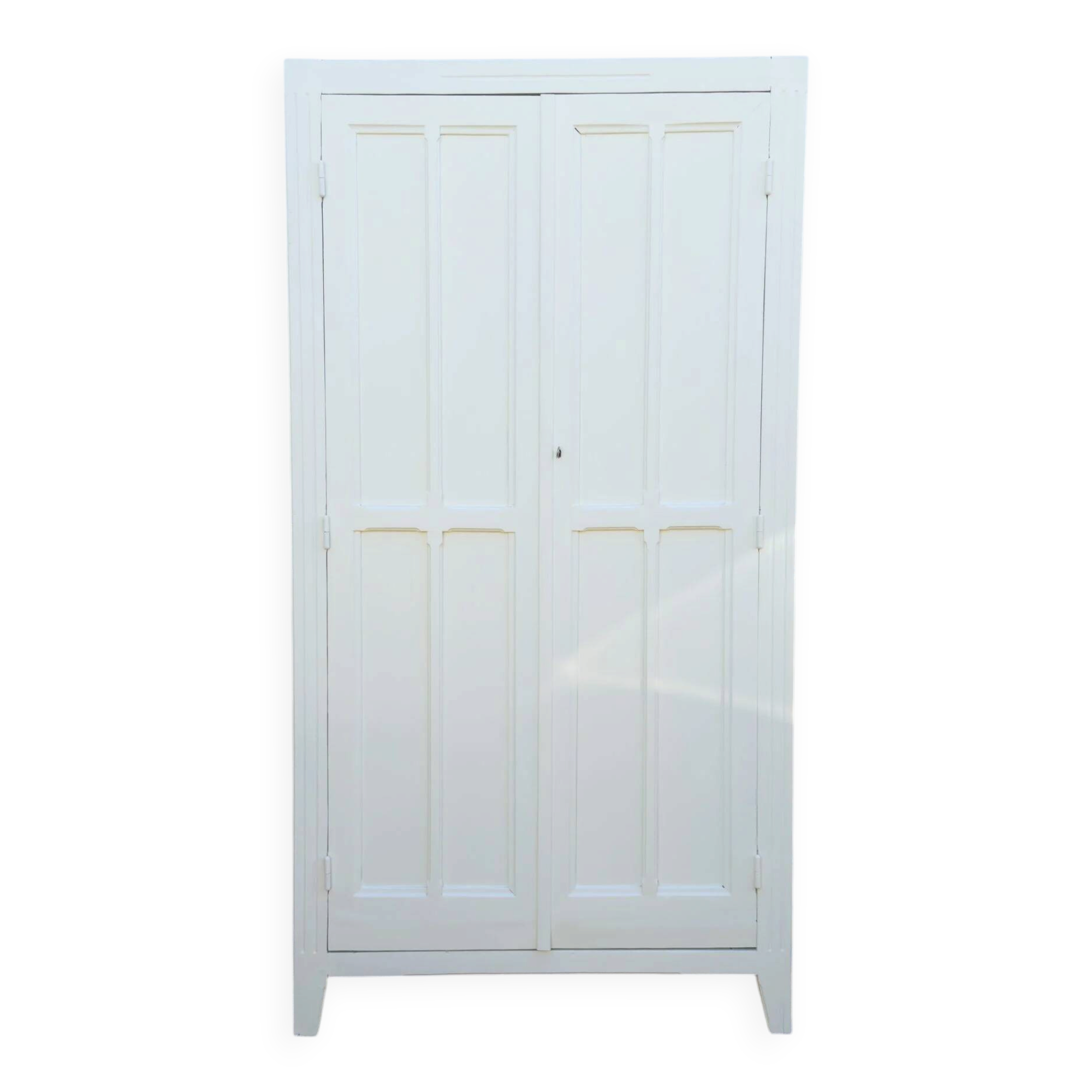 Armoire parisienne