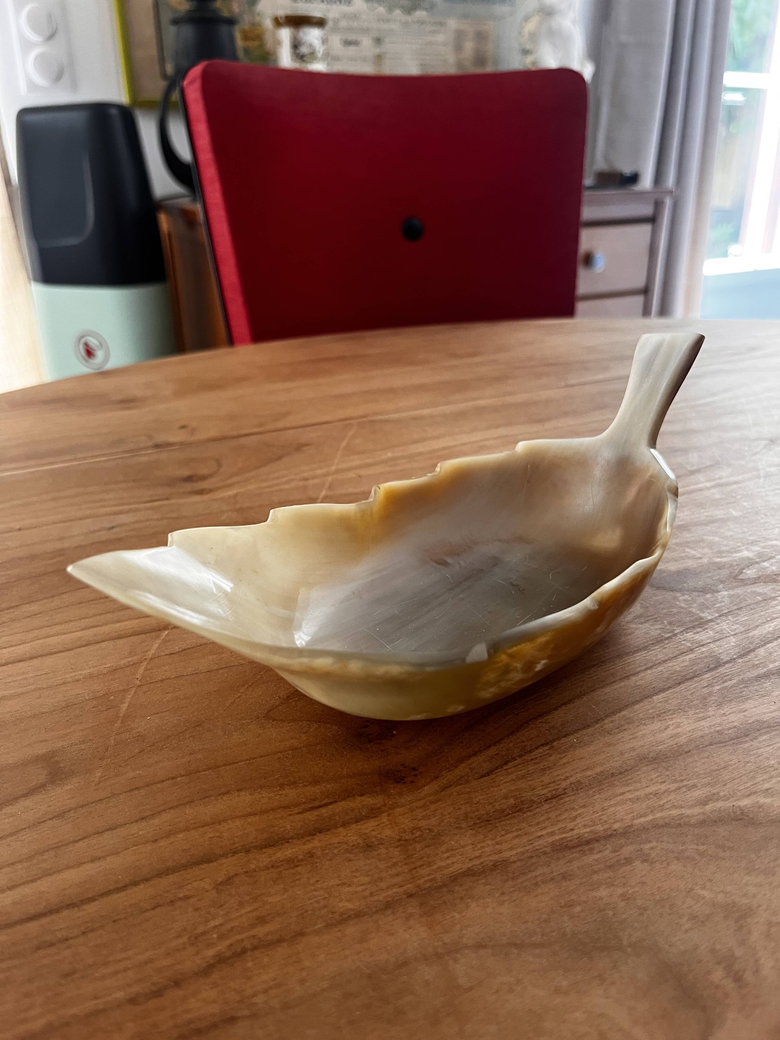 Bakelite pocket emptier