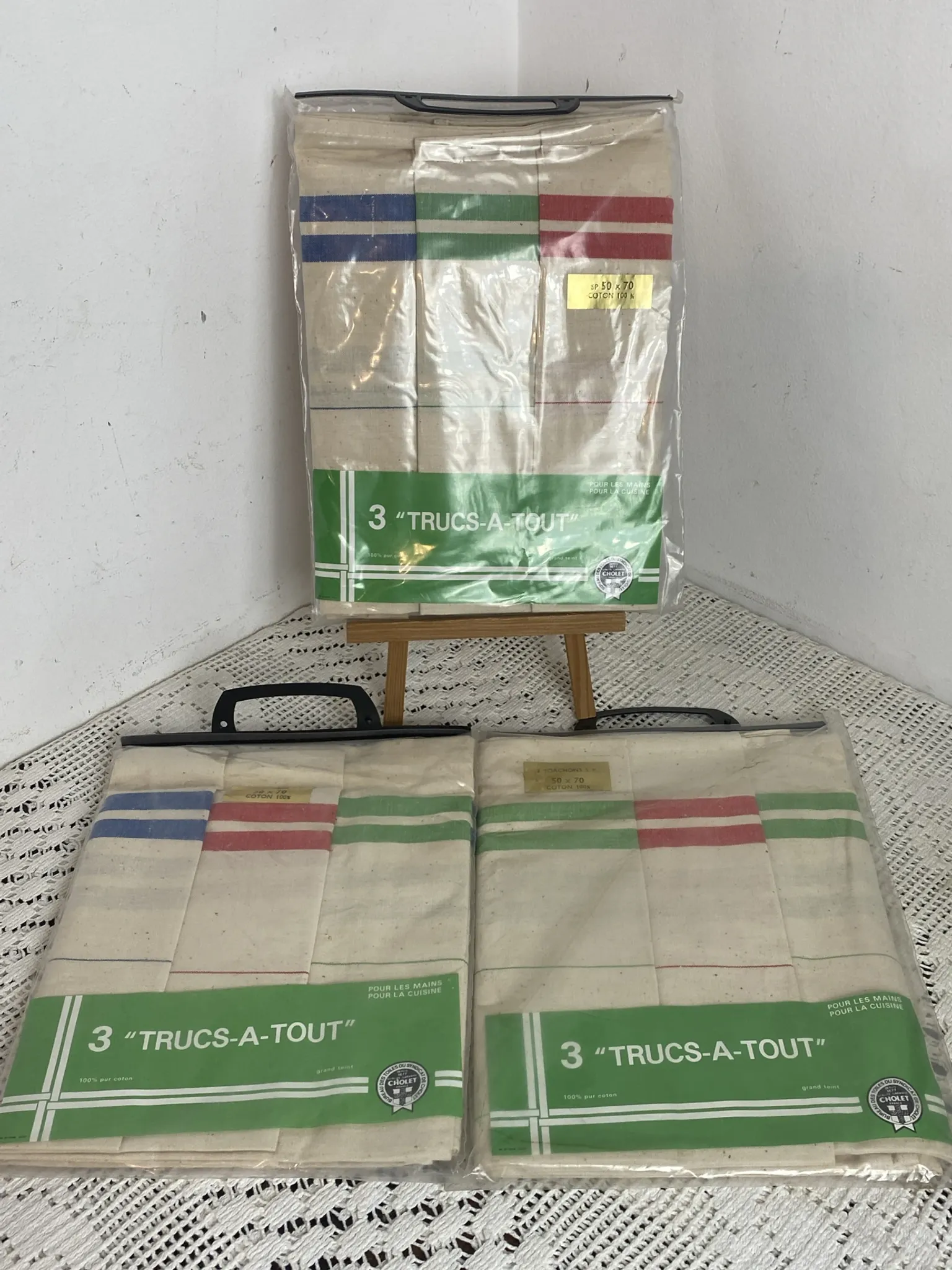 Three new multicoloured tea towels made of Cholet fabric, 100% cotton.