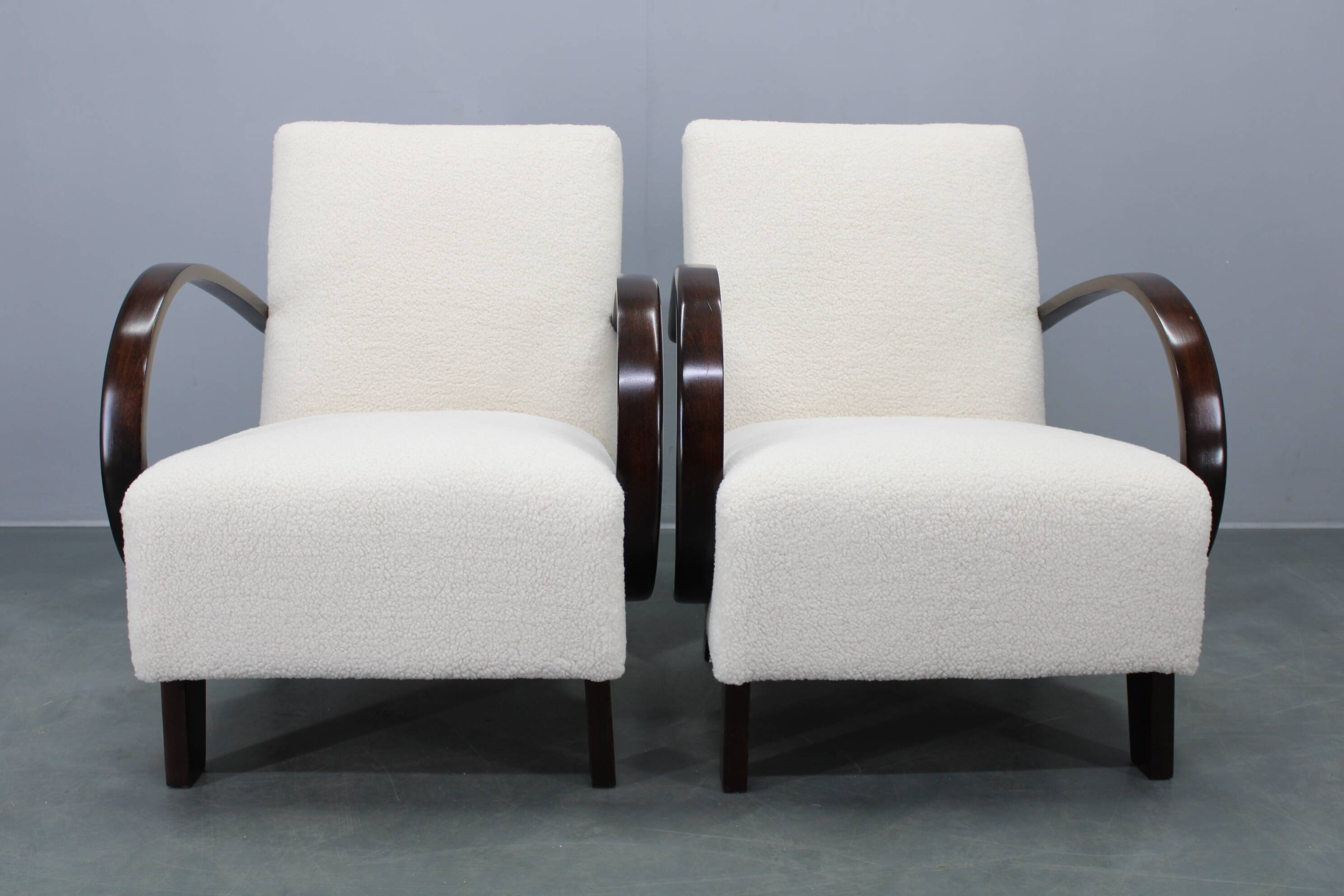 1940s Art Deco armchairs by Jindřich Halabala, beech wood upholstered