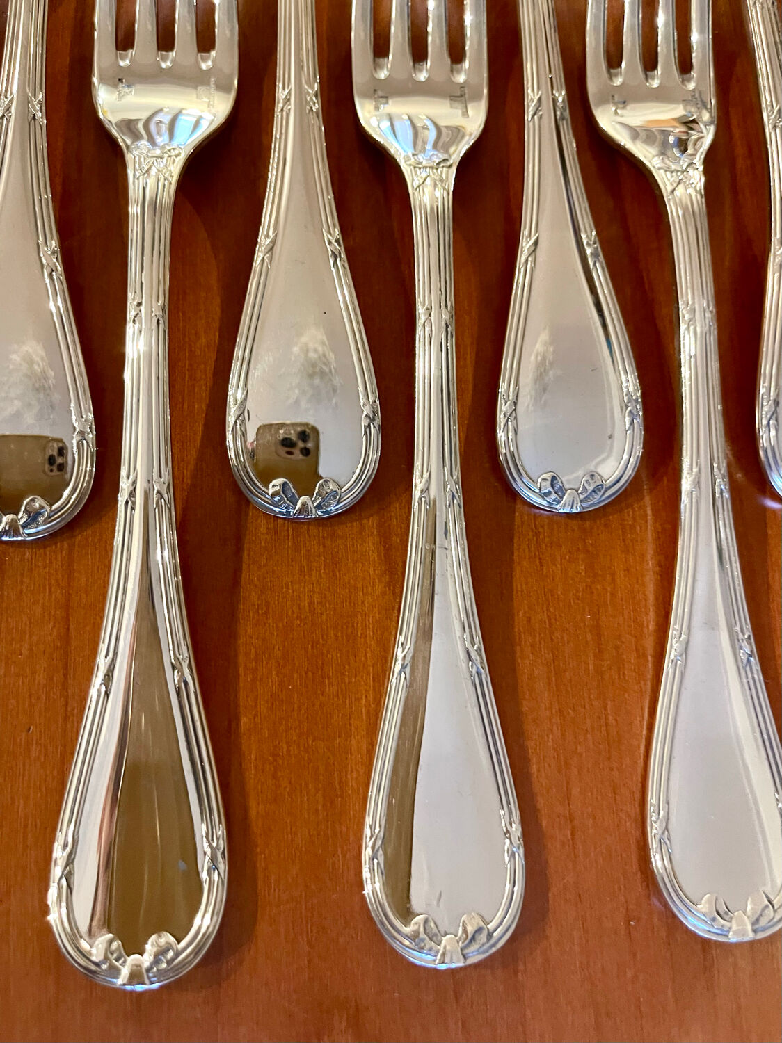 Christofle crossed ribbons, cutlery set for 6 people in new condition, 24 pieces.