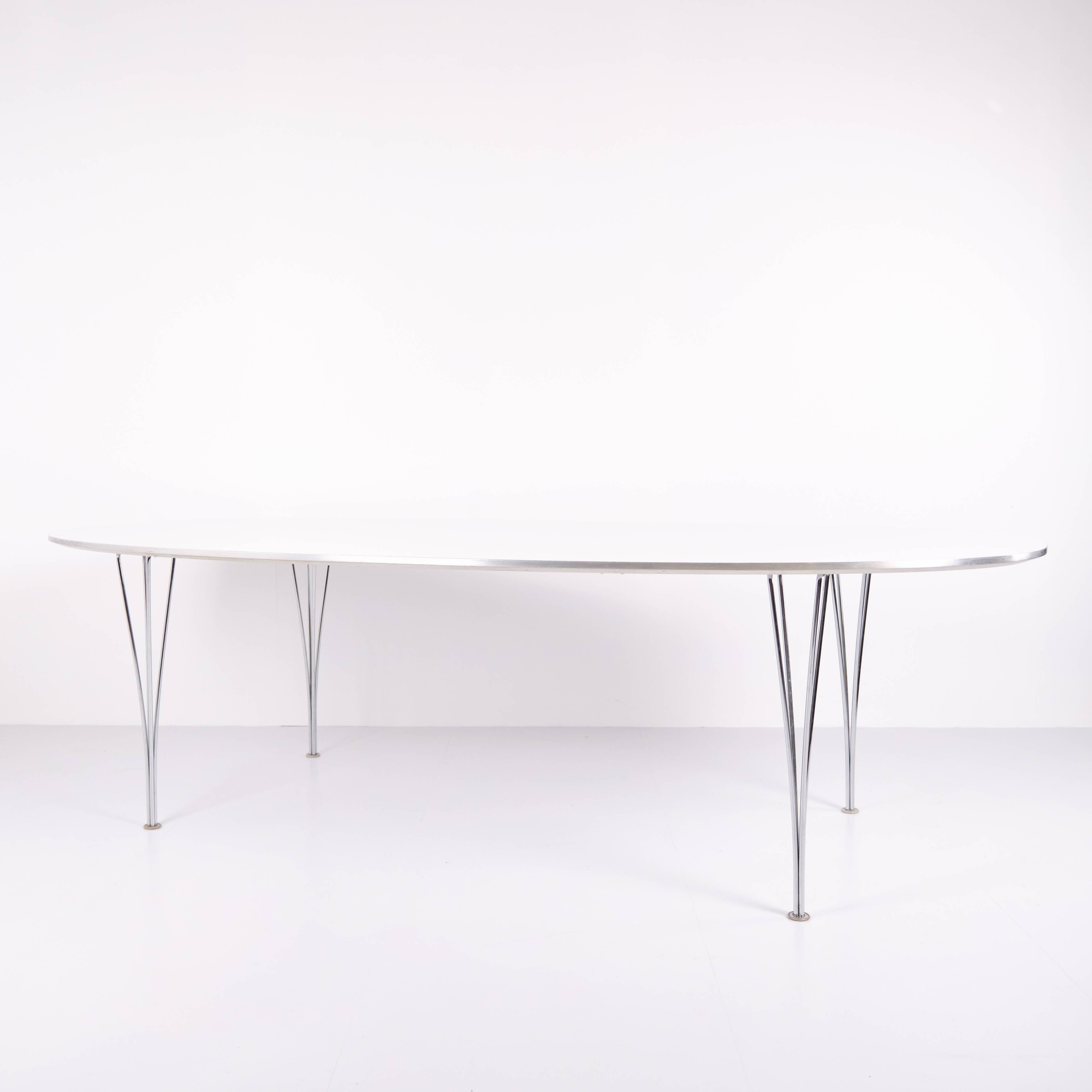 Super Ellipse dining table - Model B614 - white laminate - Piet Hein, Bruno Mathsson & Arne Jacobsen - Fritz Hansen