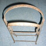 Enamelled bidet with folding support