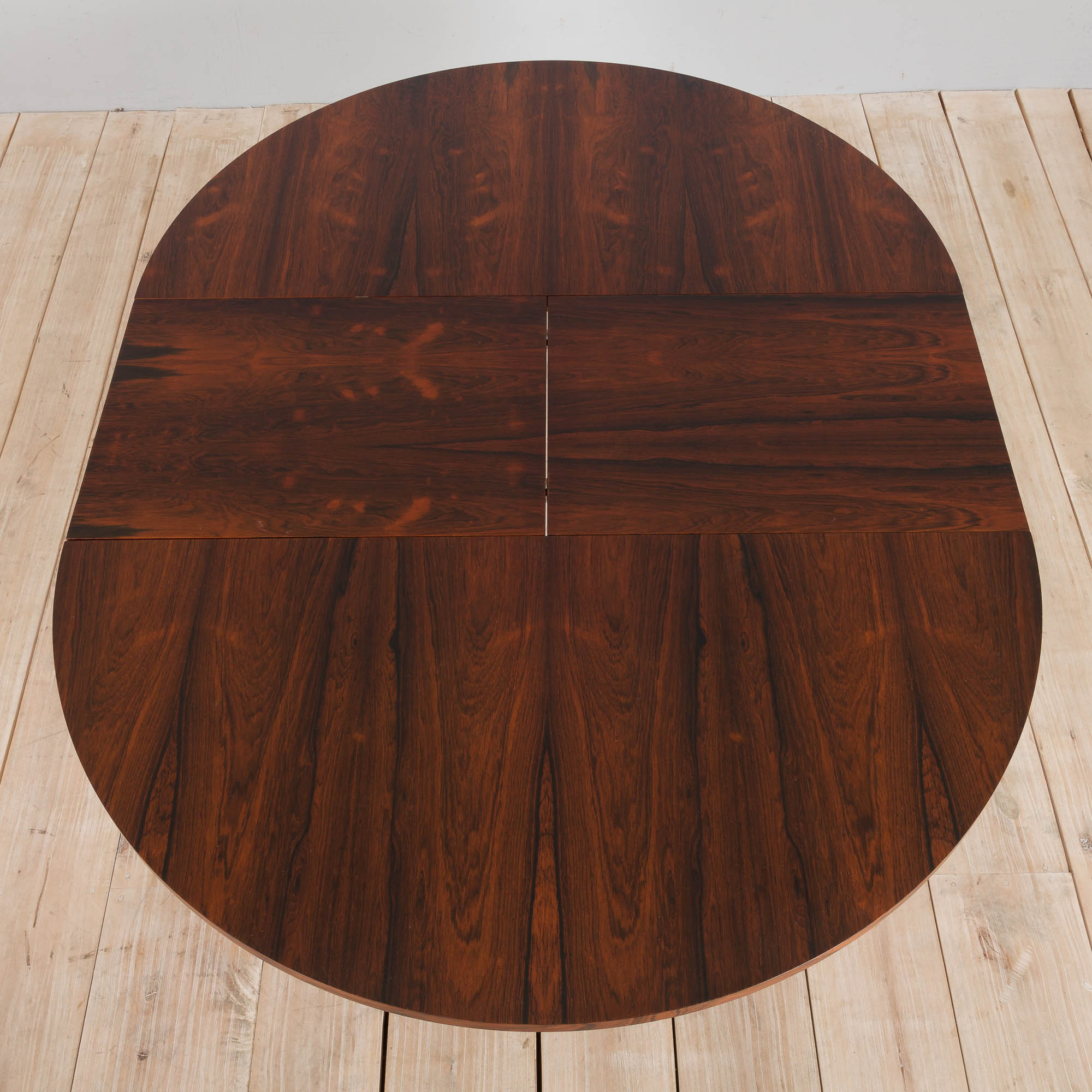 Italian mid century round extension dining table in Rosewood by Stildomus