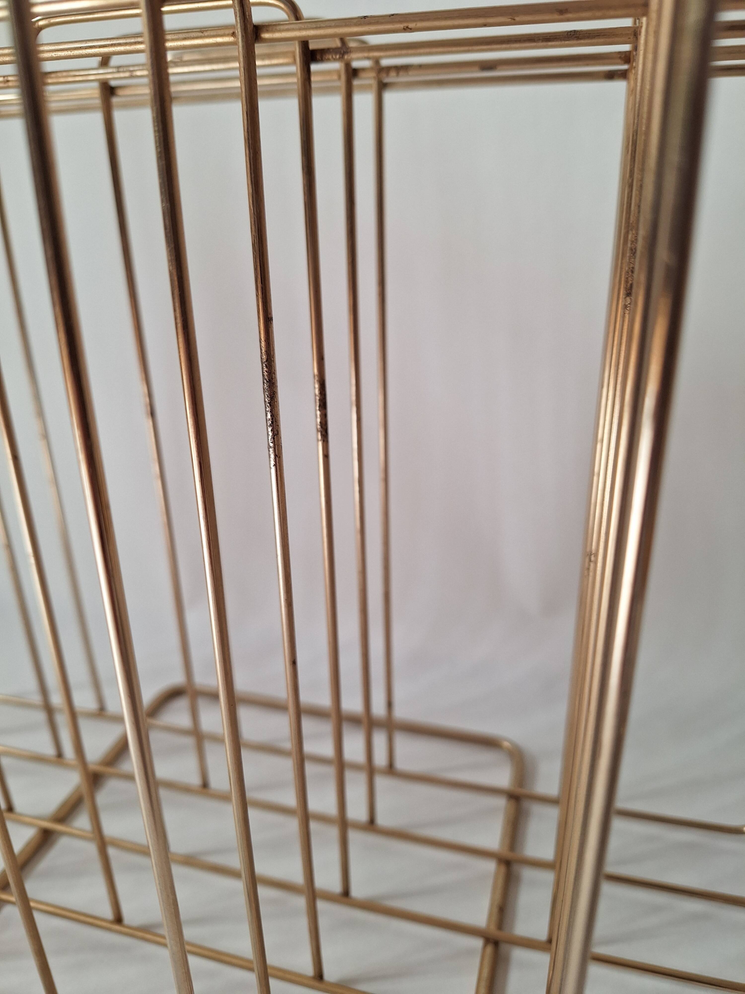 Vinyl record holder / magazine holder