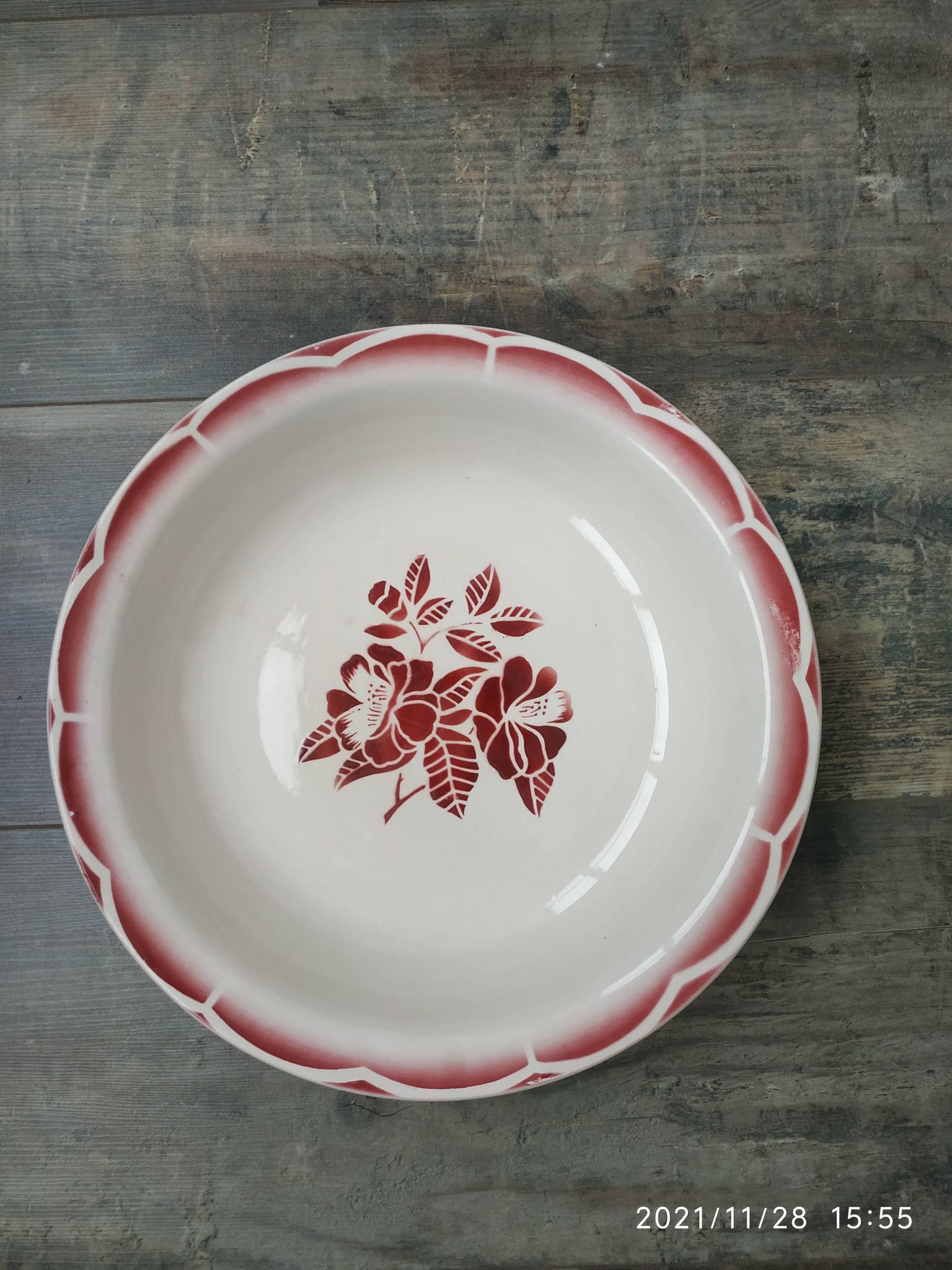 Large hollow dish