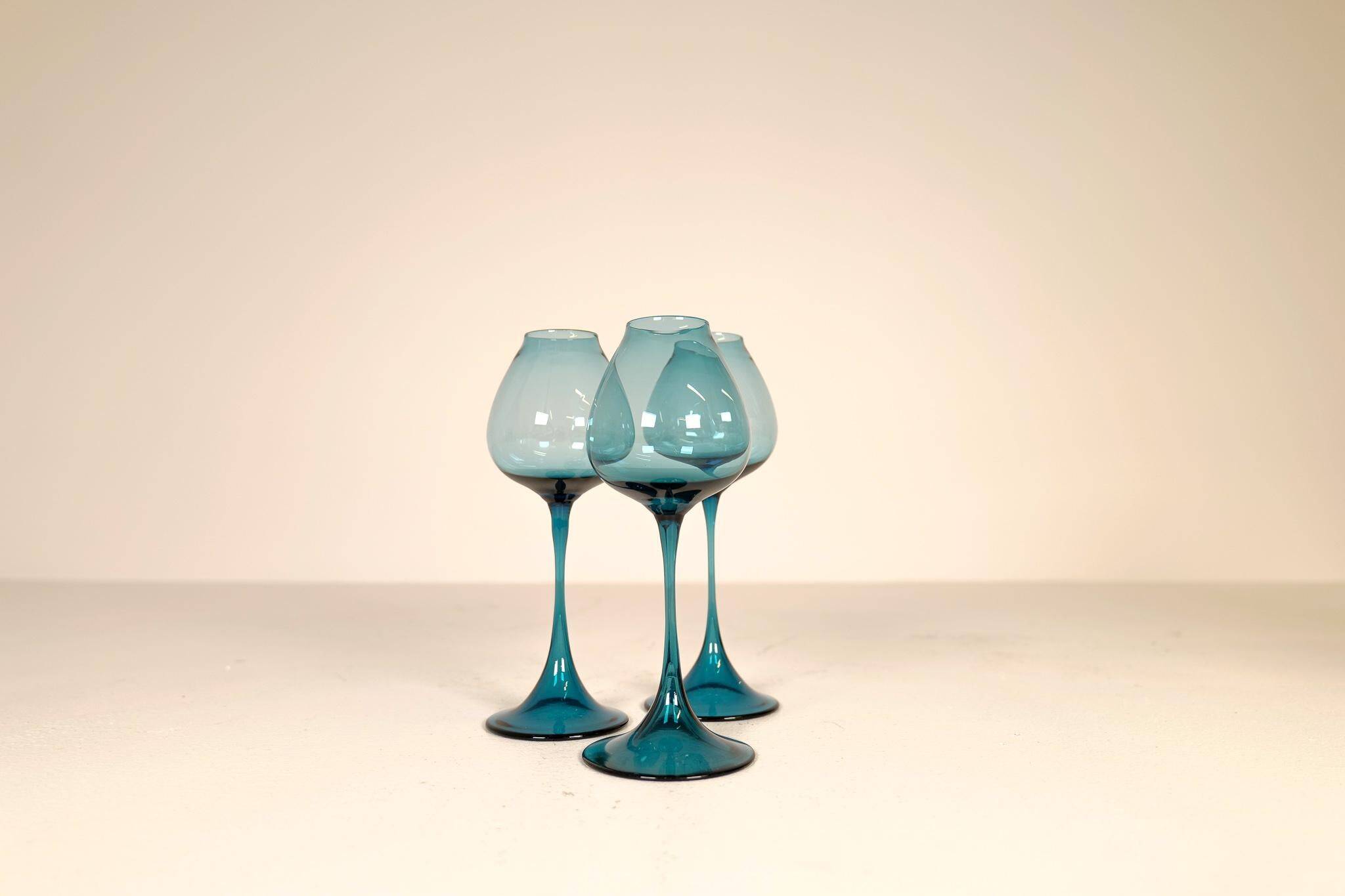 Large collection of Midcentury tulip glasses by Orrefors Nils Landberg, Sweden, 1950s.