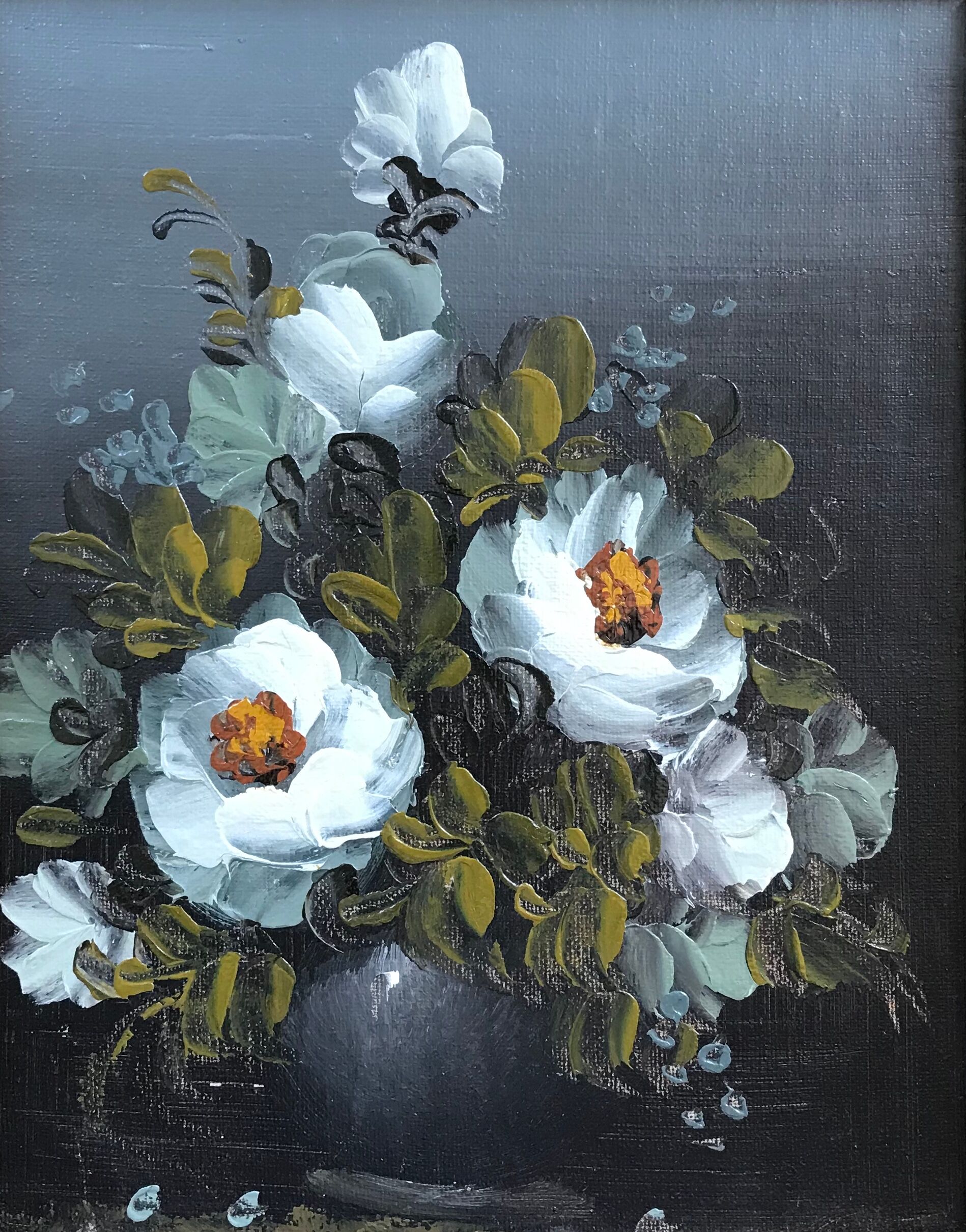 Table bouquet of eglantins