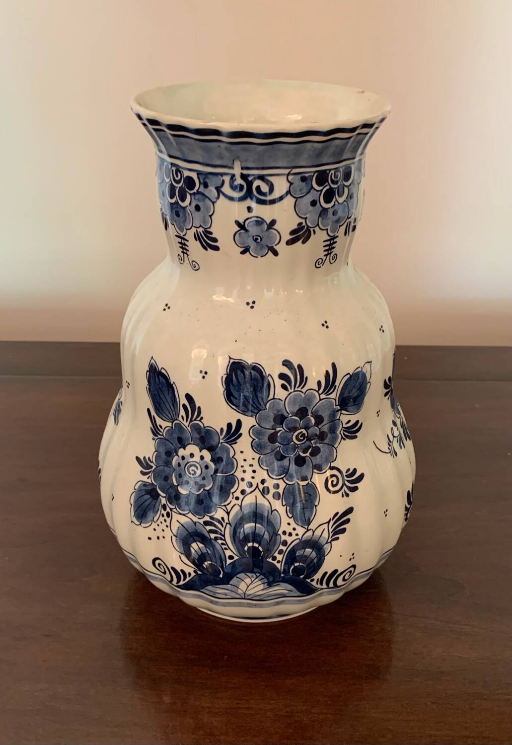 Delft porcelain vase
