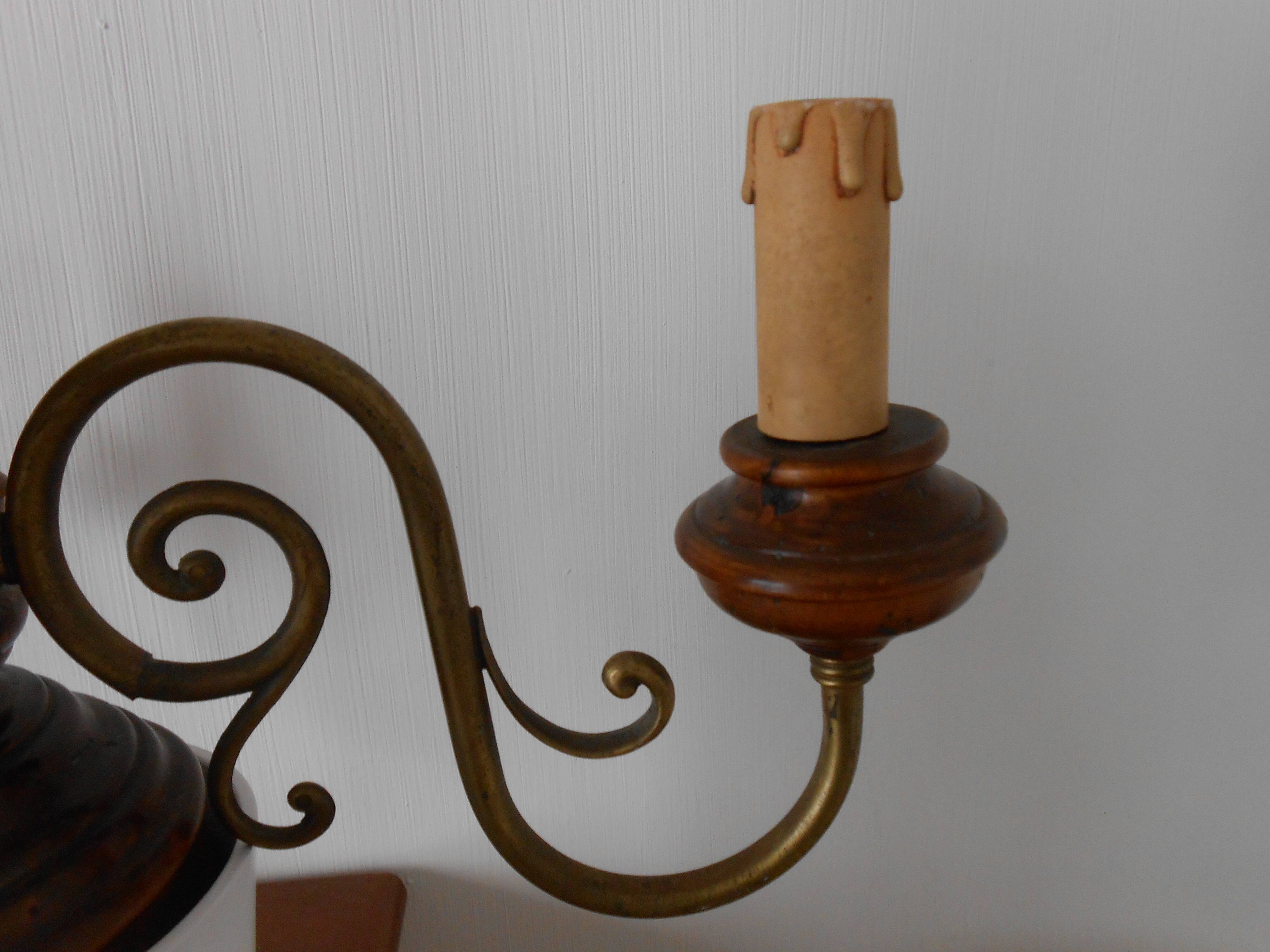 wooden chandelier turns and leiton