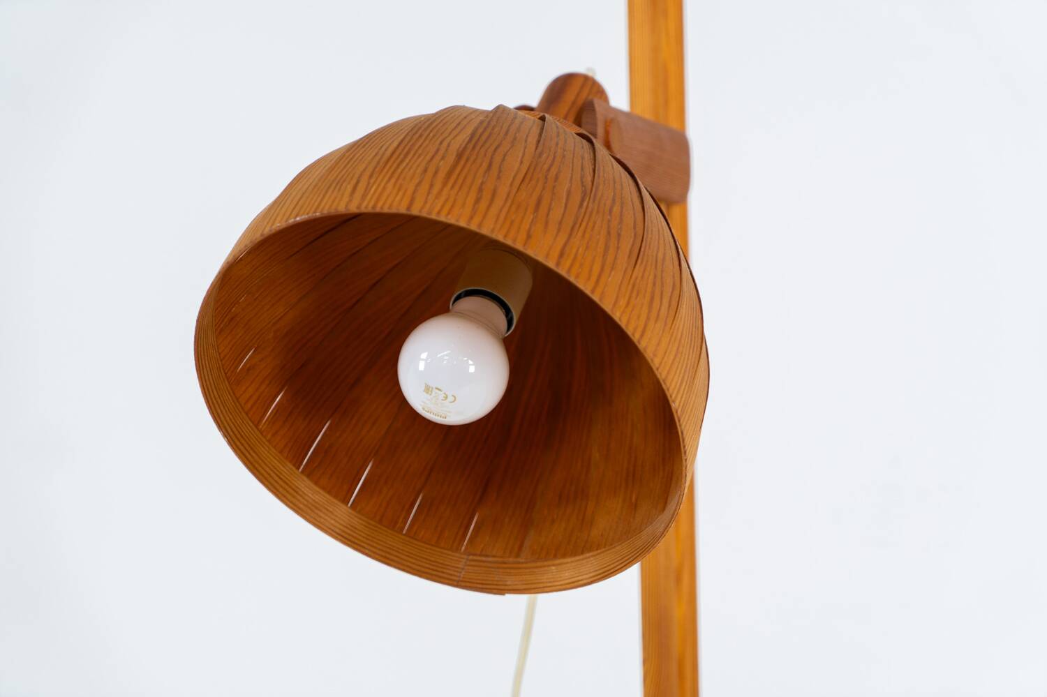 Lampadaire sculptural en pin par Hans-Agne Jakobsson pour Ellysett Markaryd (Sw
