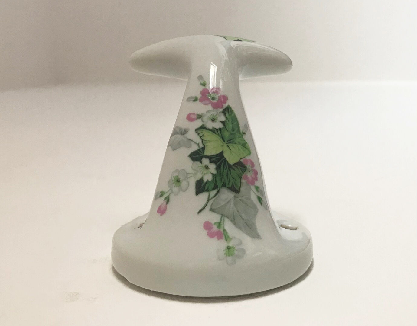 Set of 5 Limoges porcelain patères