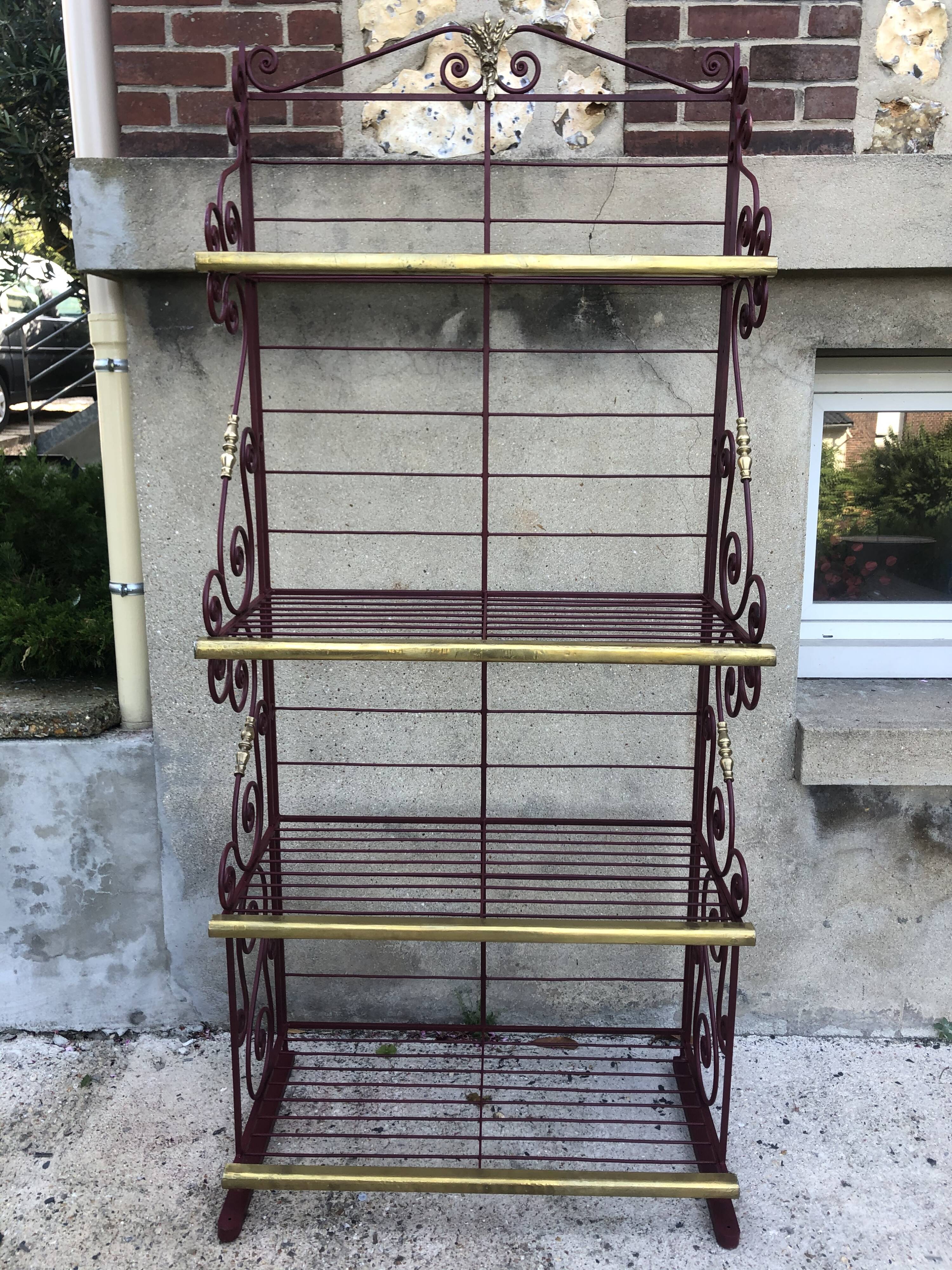 Old baker's grid, dating back to the early 20th century, made of wrought iron and brass