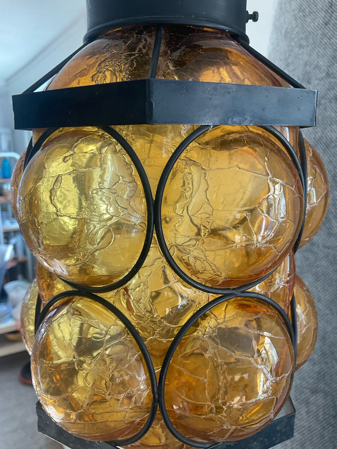 Suspension en verre ambré et fer forgé des années 60