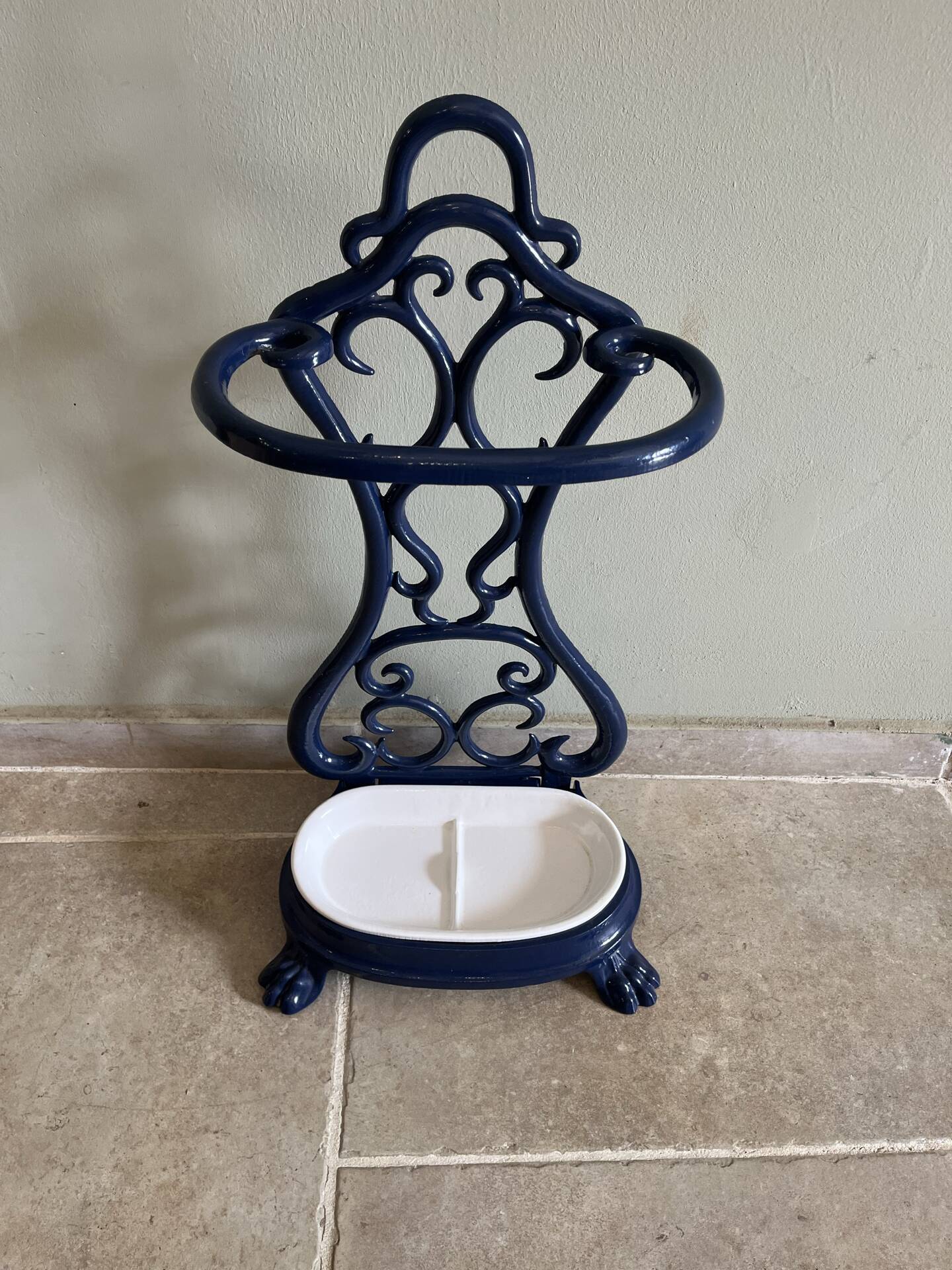 Enamelled cast iron umbrella stand from the early 20th century.