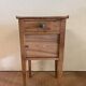 Table de chevet en bois brut rénovée