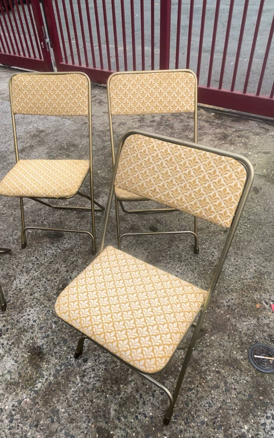 Set of 4 vintage folding chairs / 70's theater armchairs
