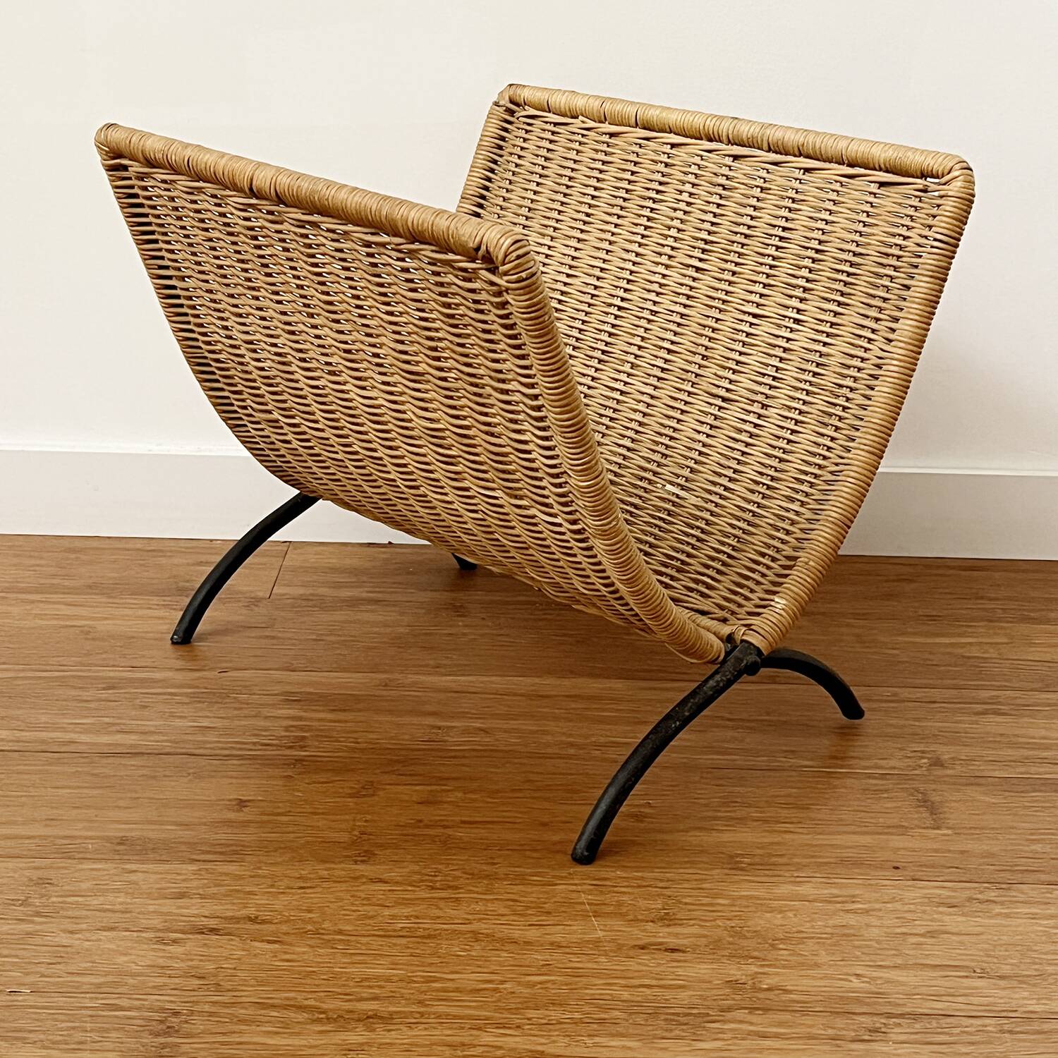 Porte-revues en rotin vintage - Années 60