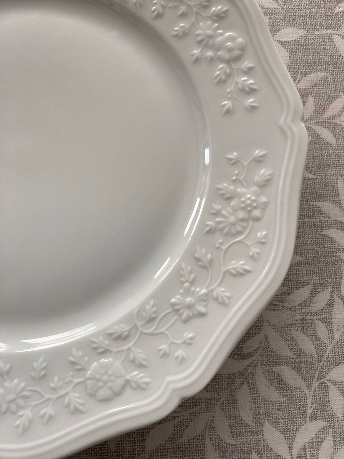Set of 19 Pont aux Choux reissue plates