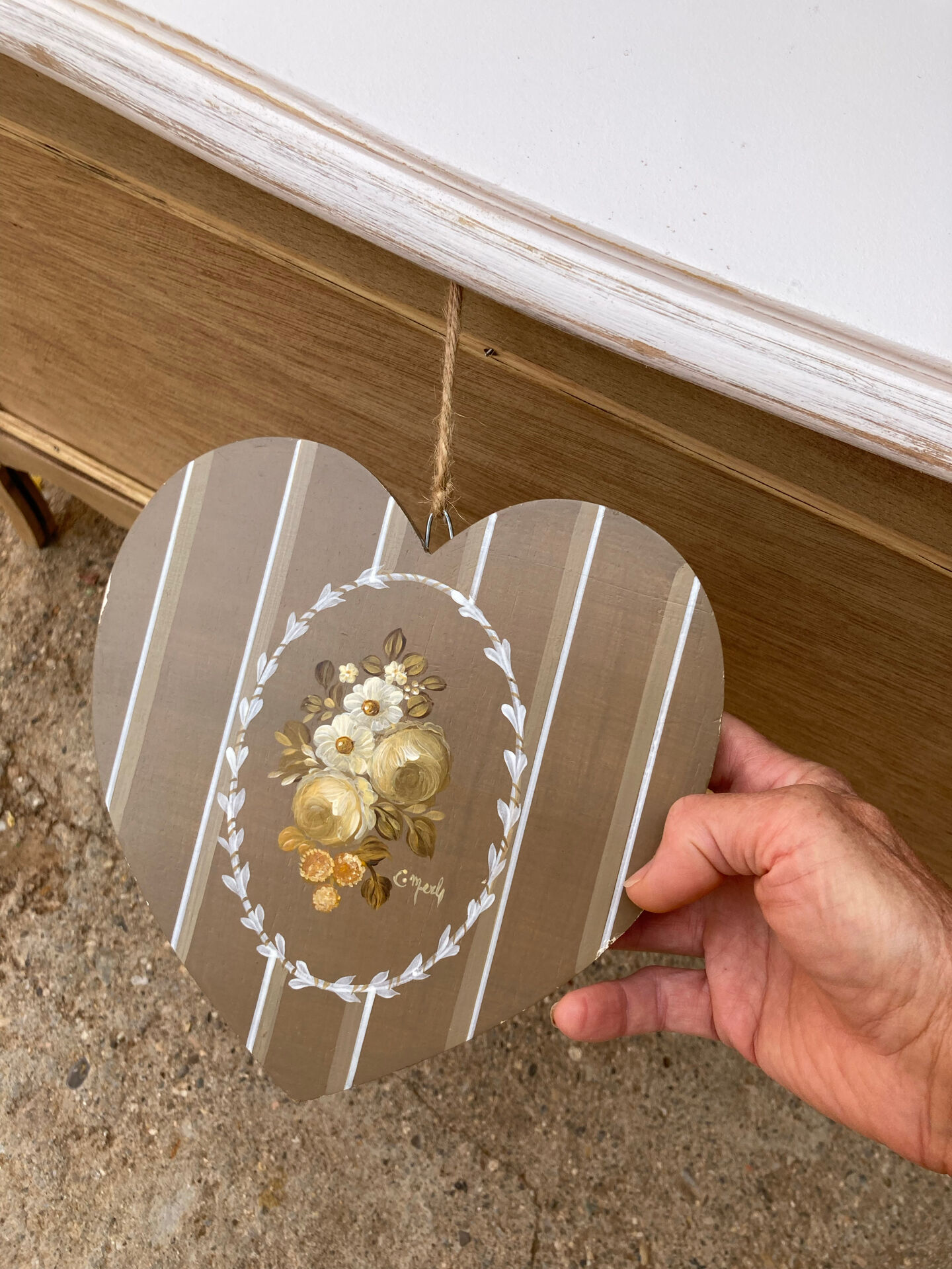 Very nice vintage heart toy chest in L. Ashley removable style.