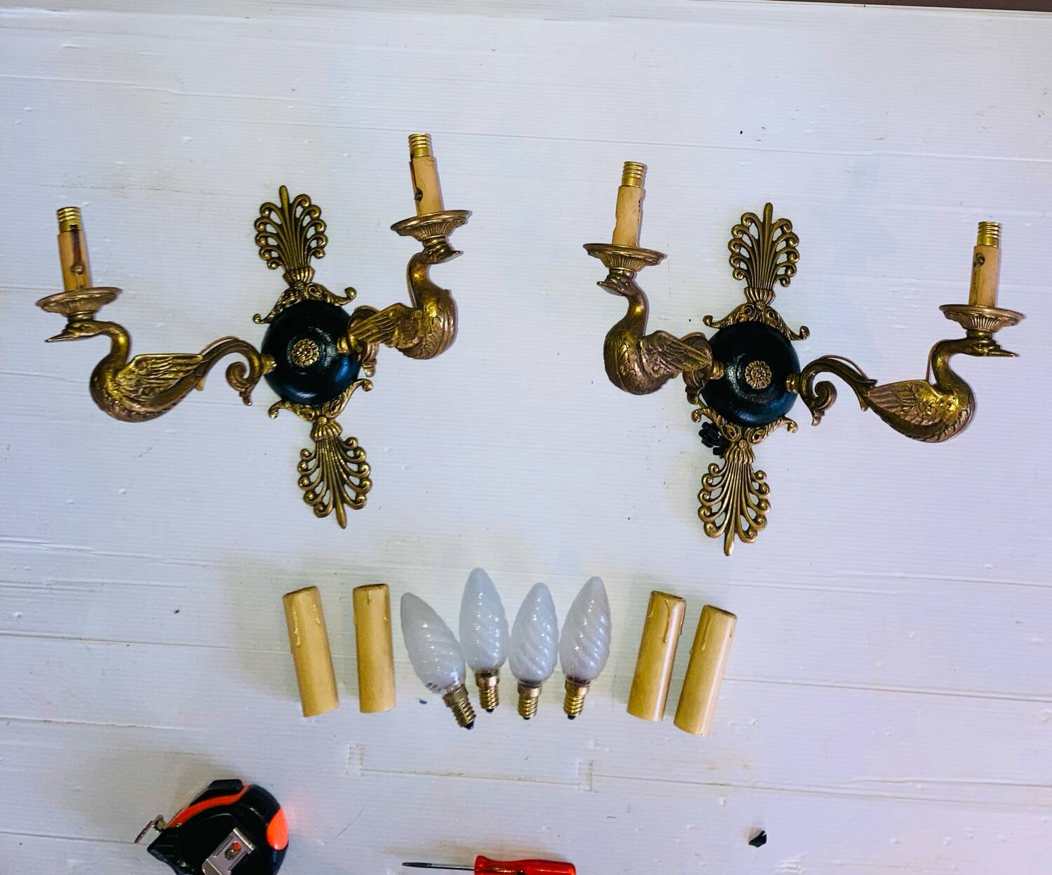 Empire bronze sconces with decorations of swans, palmettes and acanthus leaves