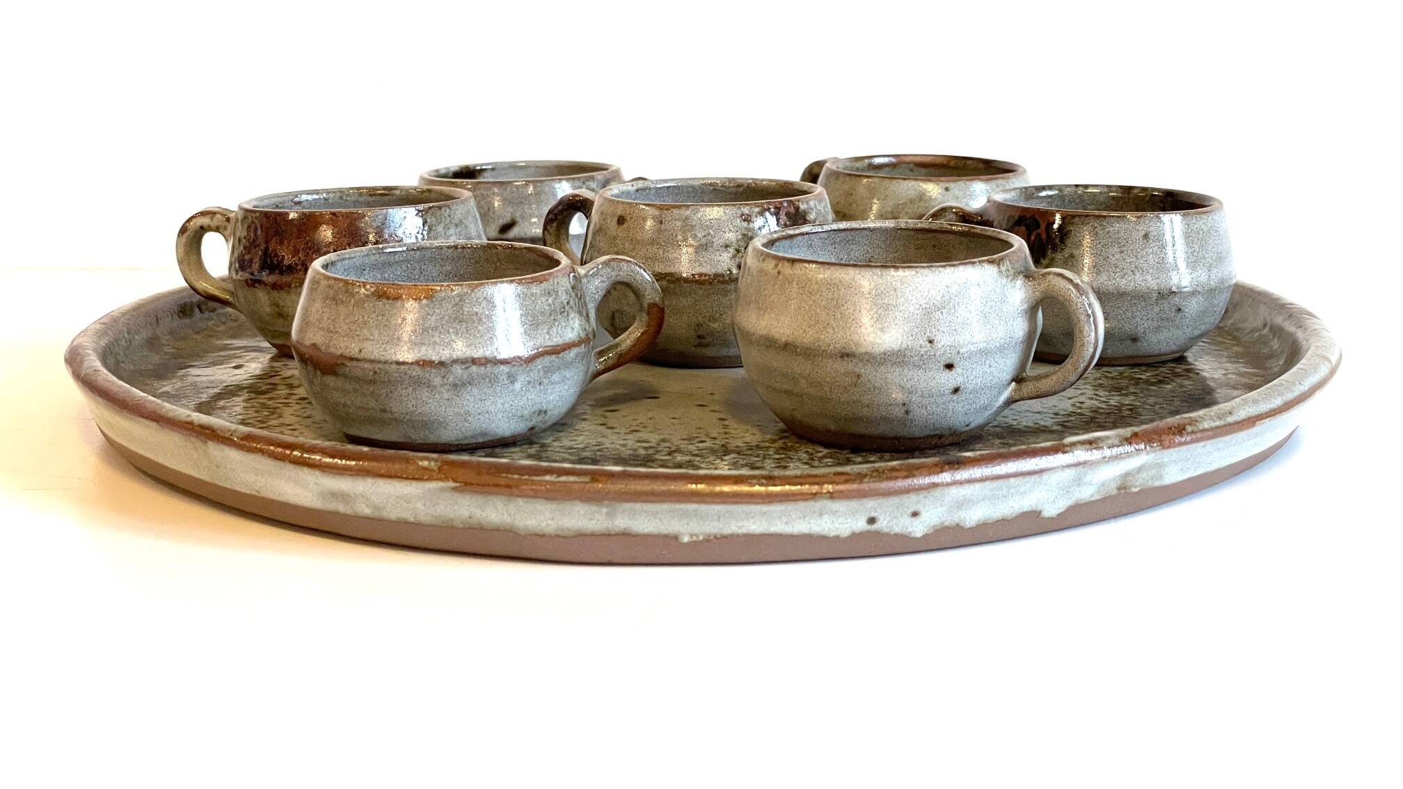 Enamelled stoneware tray and its 7 cups