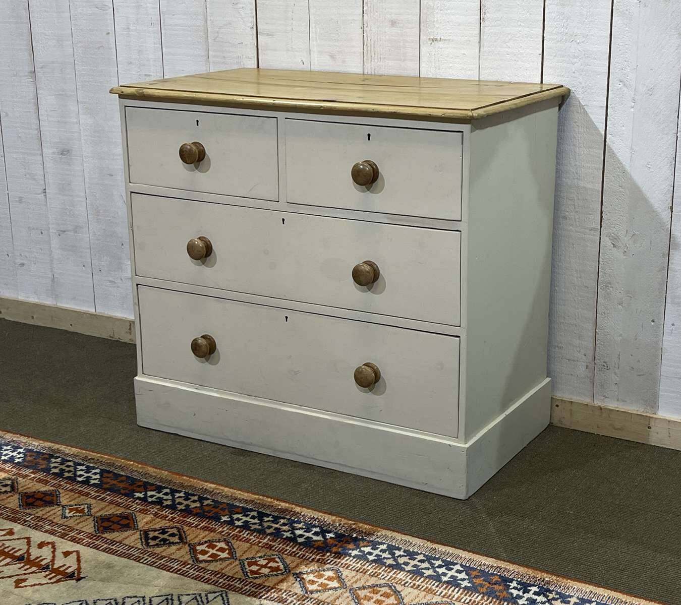 Commode anglaise fin XIXème en sapin