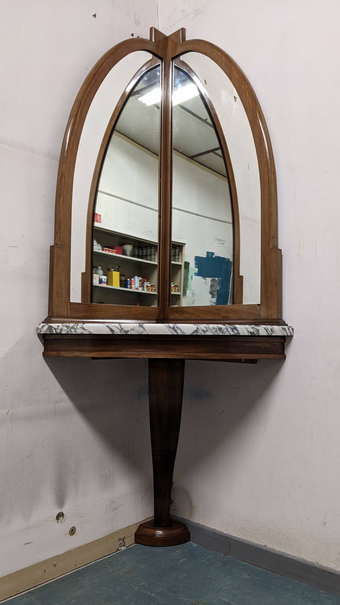 Console d'angle et son miroir Art déco en noyer, France vers 1920