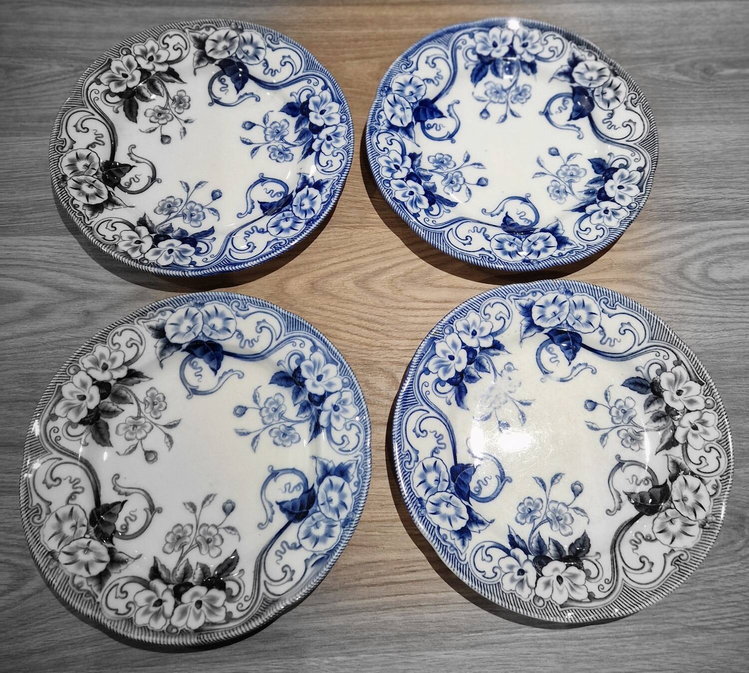 Lot of 4 flat plates Creil Montereau model Flora