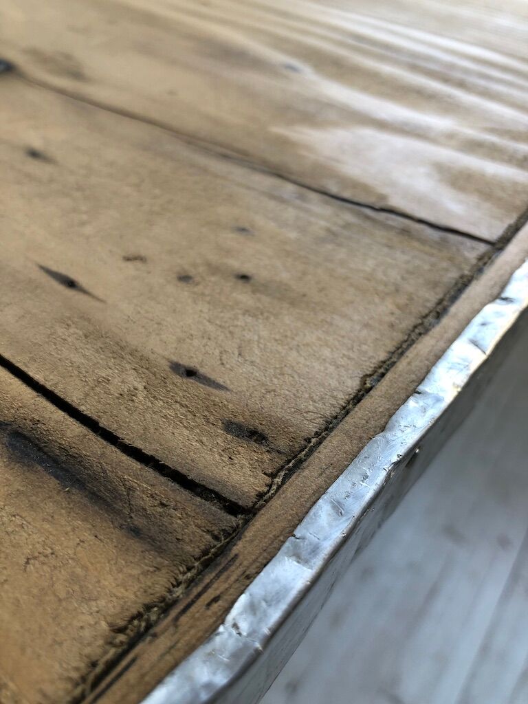 Old farm table with 225 cm extension cords