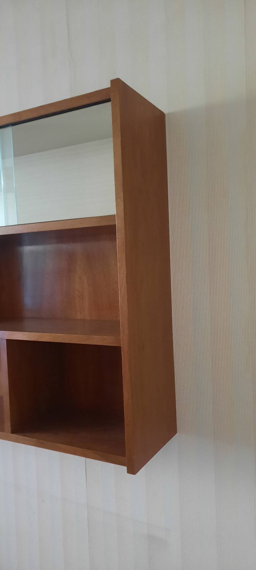 Set of 2 wall shelves
