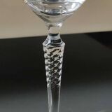 Set of 4 large red wine glasses. With a long twisted stem. Signed Schott Zwiesel. High 27 cm
